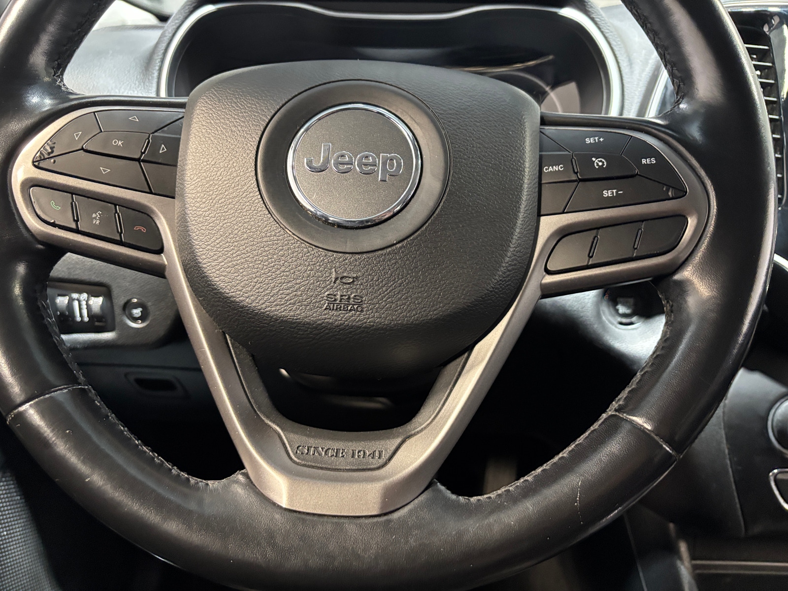 Thumbnail: 2020 Jeep Cherokee - 4