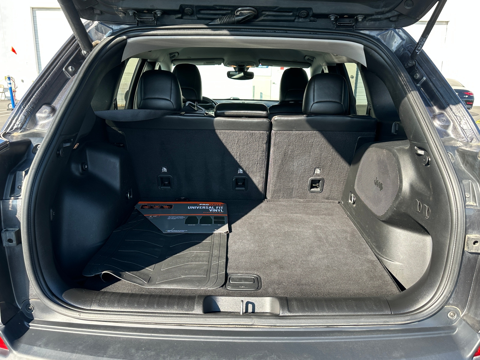 Thumbnail: 2020 Jeep Cherokee - 6