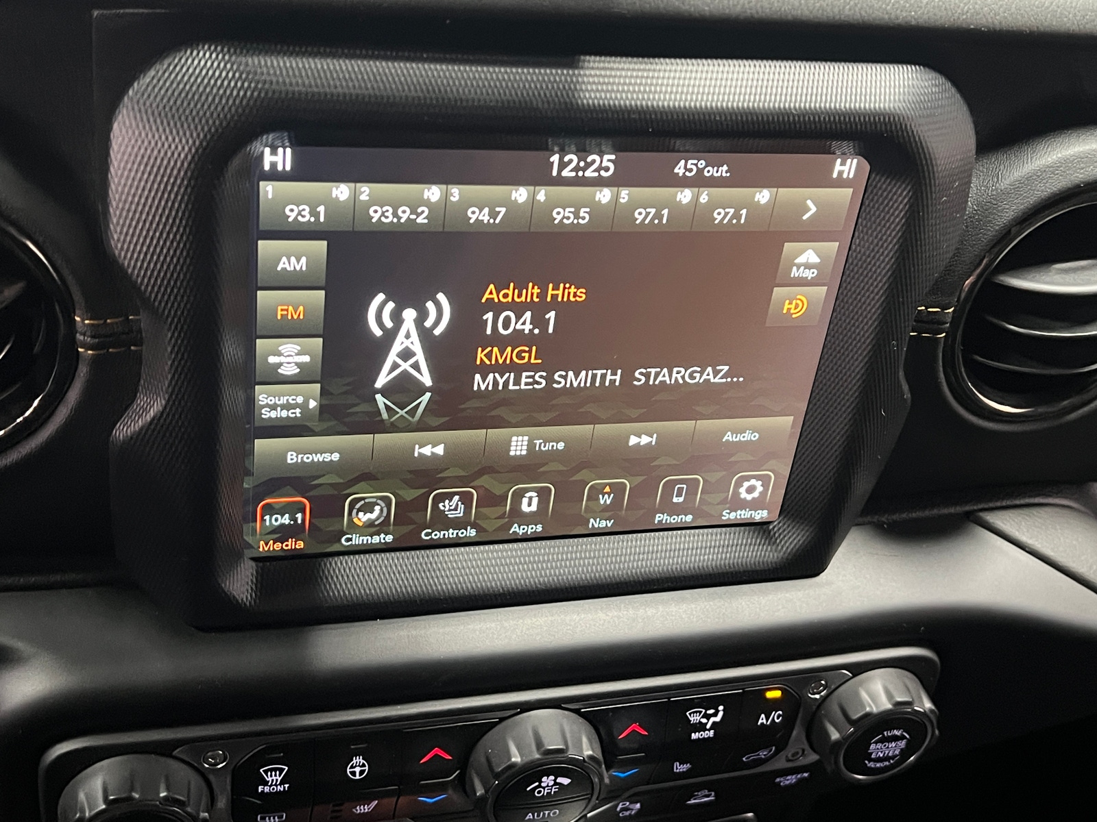 Thumbnail: 2021 Jeep Wrangler - 3