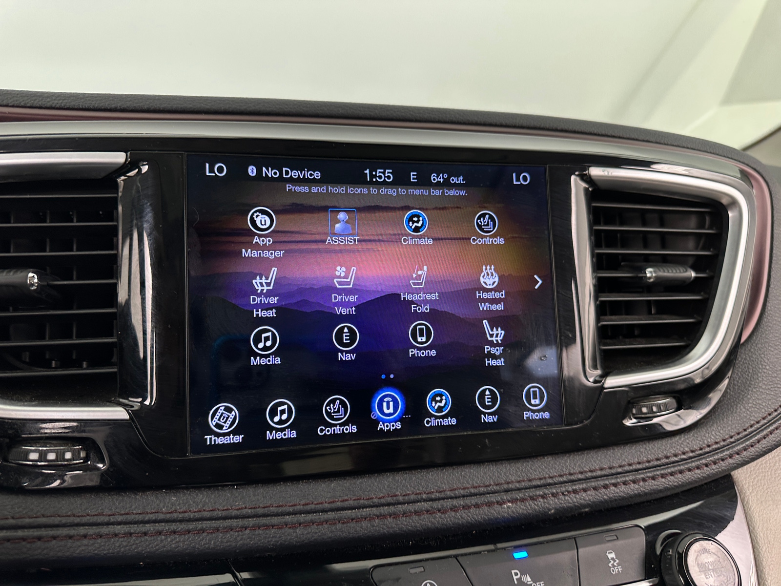 Thumbnail: 2017 Chrysler Pacifica - 3