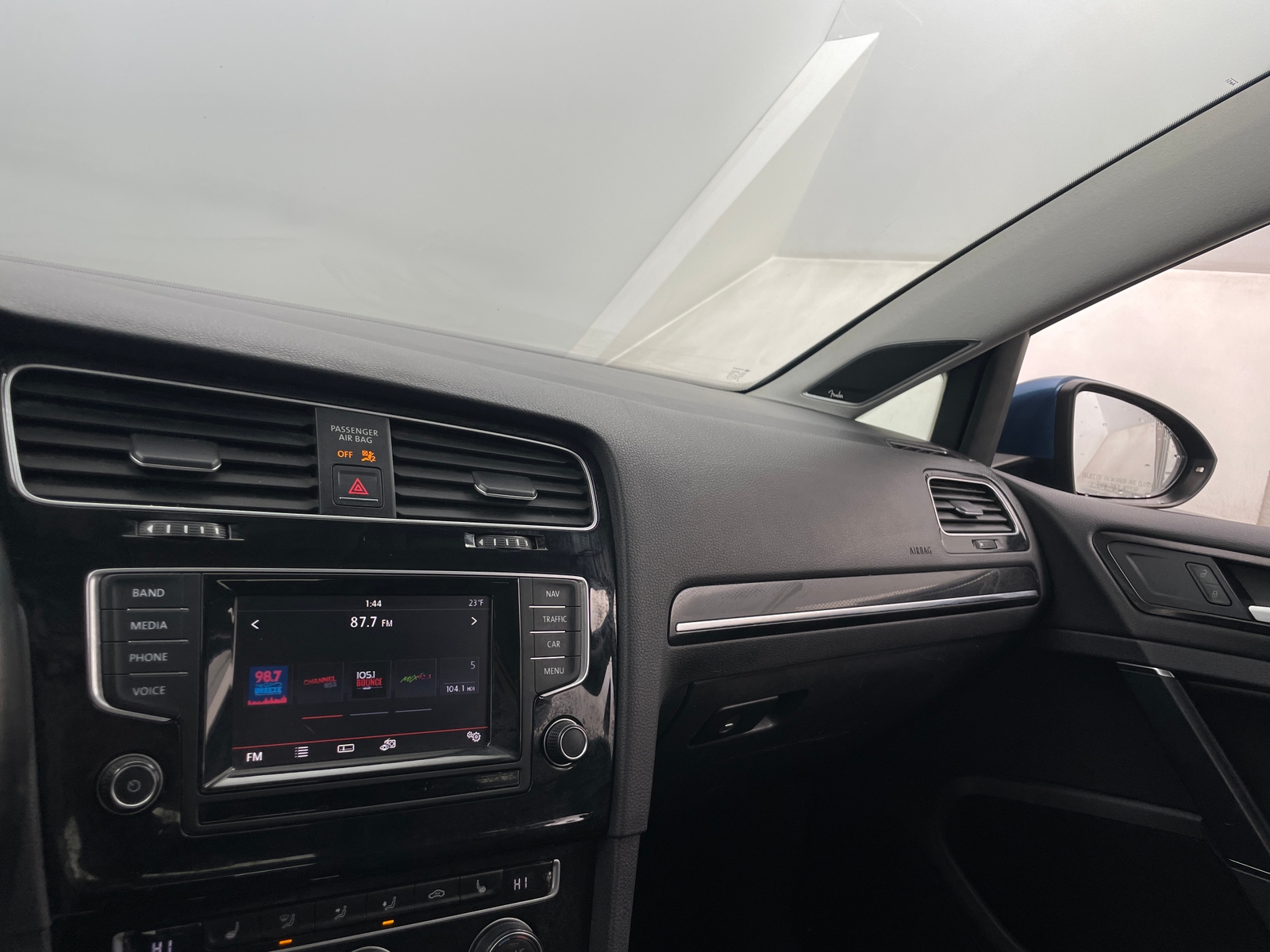 Thumbnail: 2015 Volkswagen Golf - 3