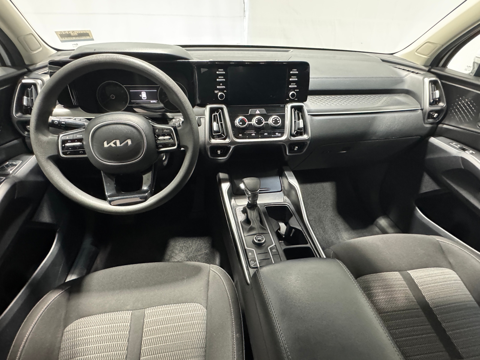 Thumbnail: 2023 Kia Sorento - 3