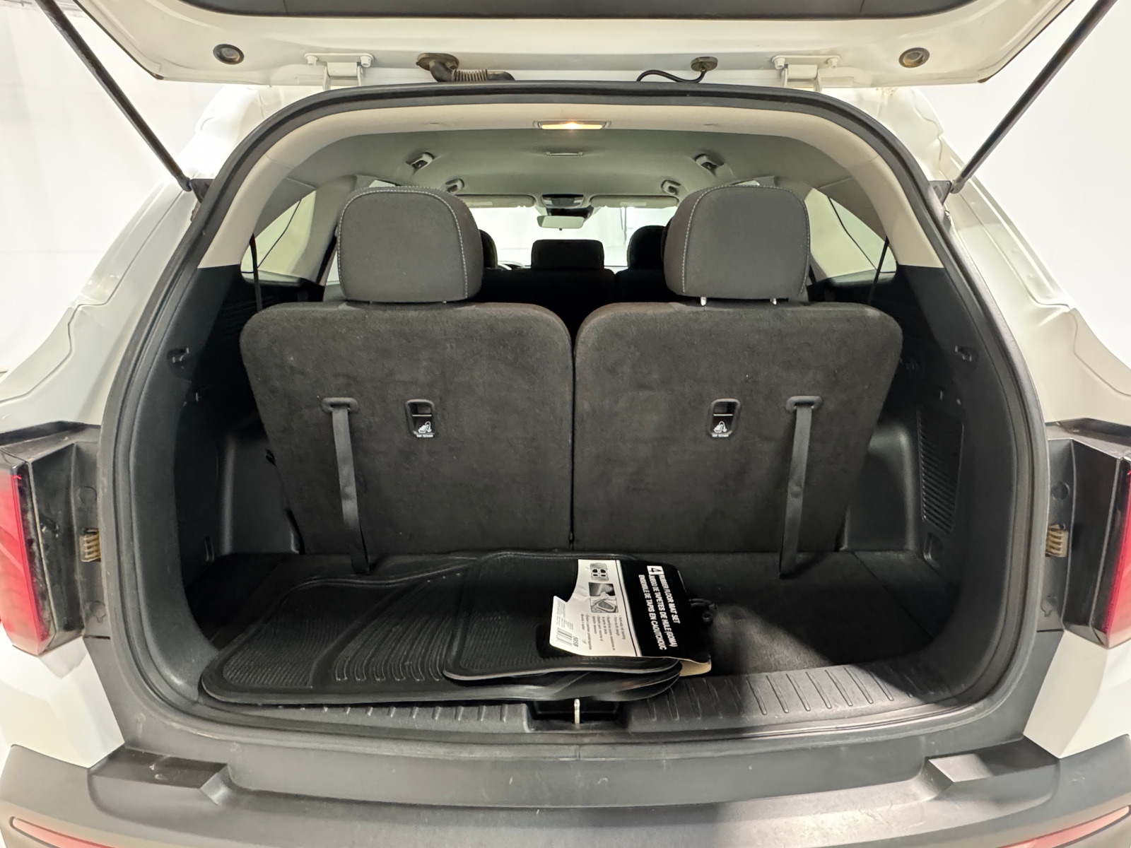 Thumbnail: 2023 Kia Sorento - 7