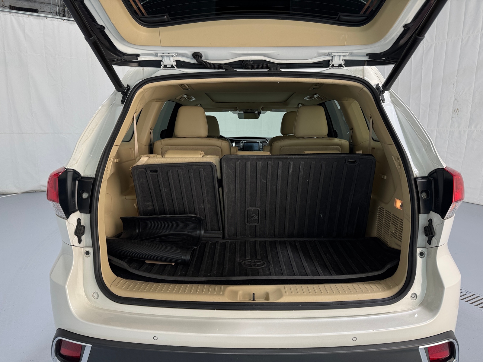 Thumbnail: 2018 Toyota Highlander - 6