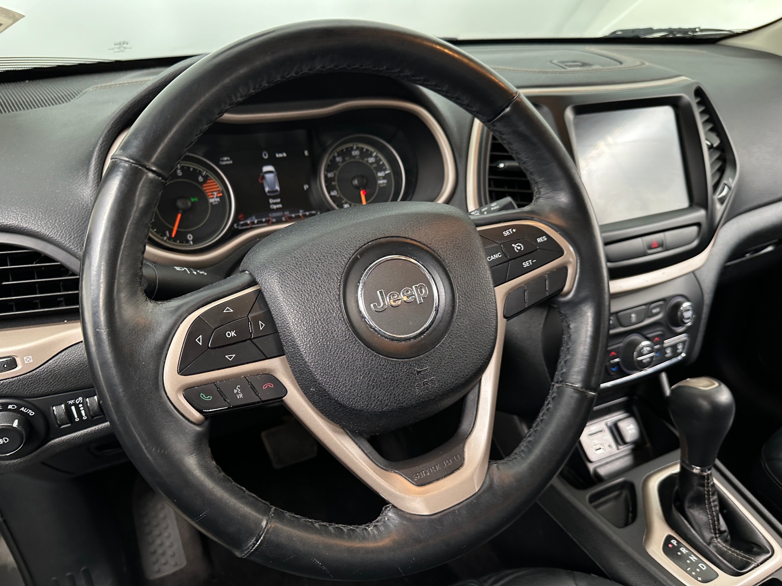 Thumbnail: 2017 Jeep Cherokee - 4