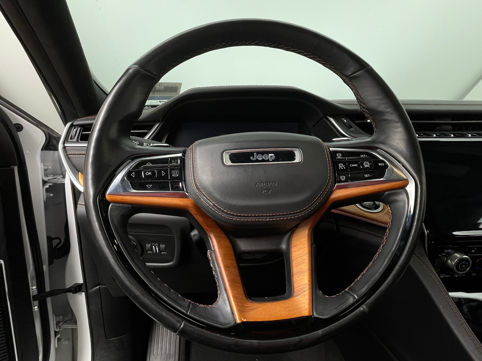 Thumbnail: 2021 Jeep Grand Cherokee L - 4