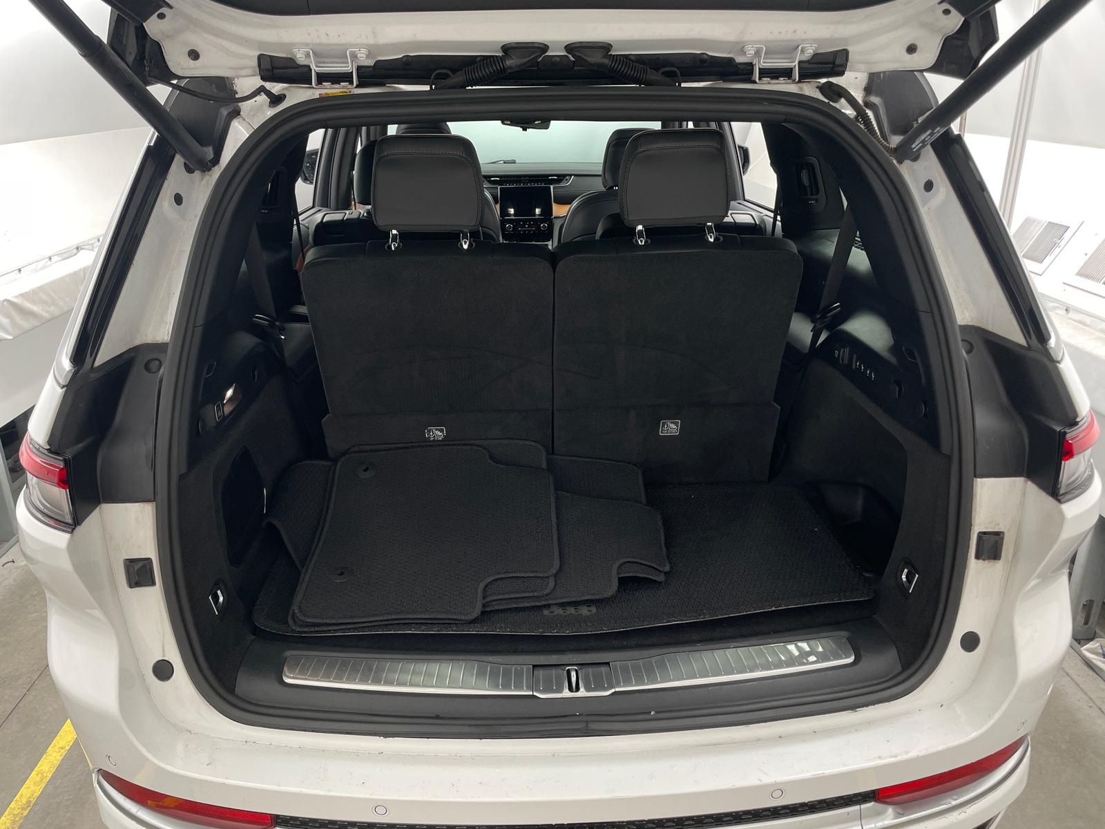 Thumbnail: 2021 Jeep Grand Cherokee L - 6