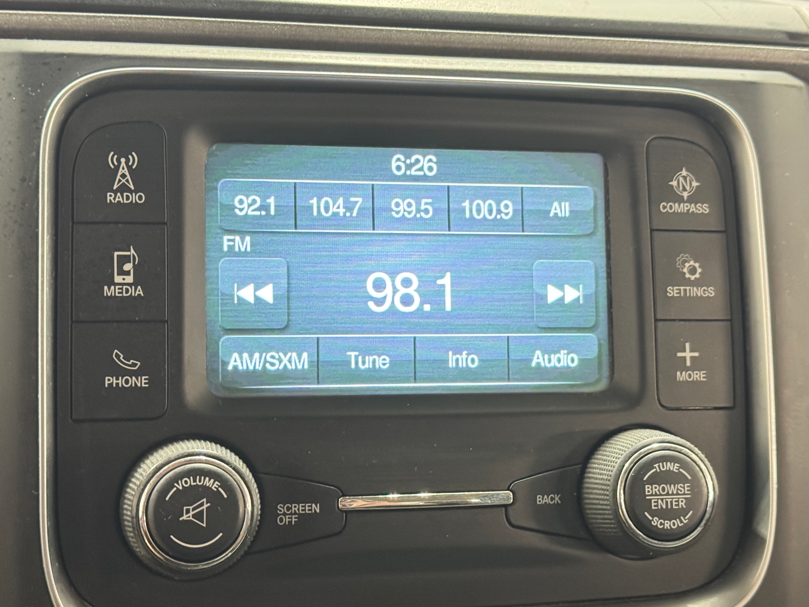 Thumbnail: 2019 RAM 1500 Classic - 3