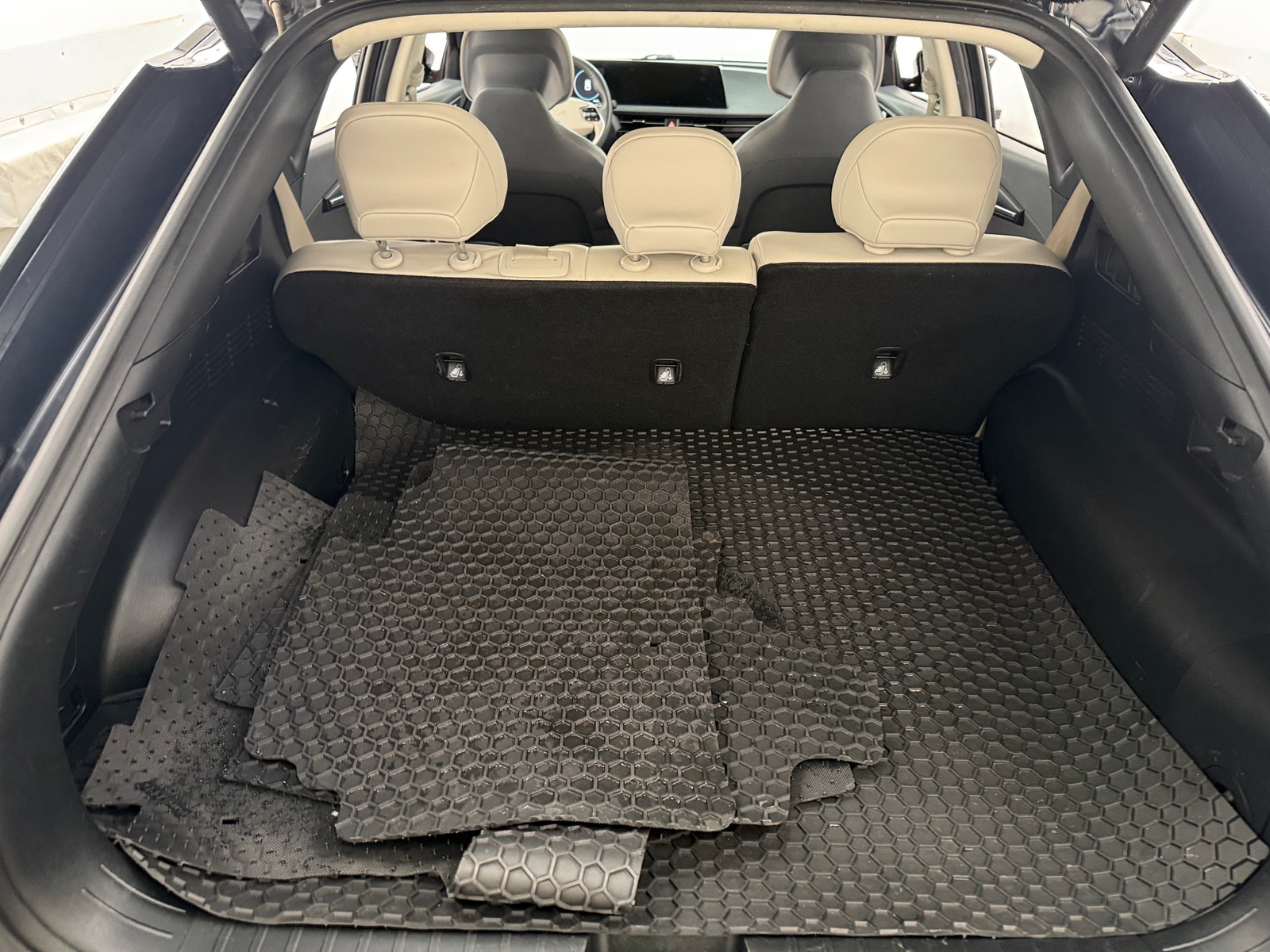 Thumbnail: 2022 Kia EV6 - 6