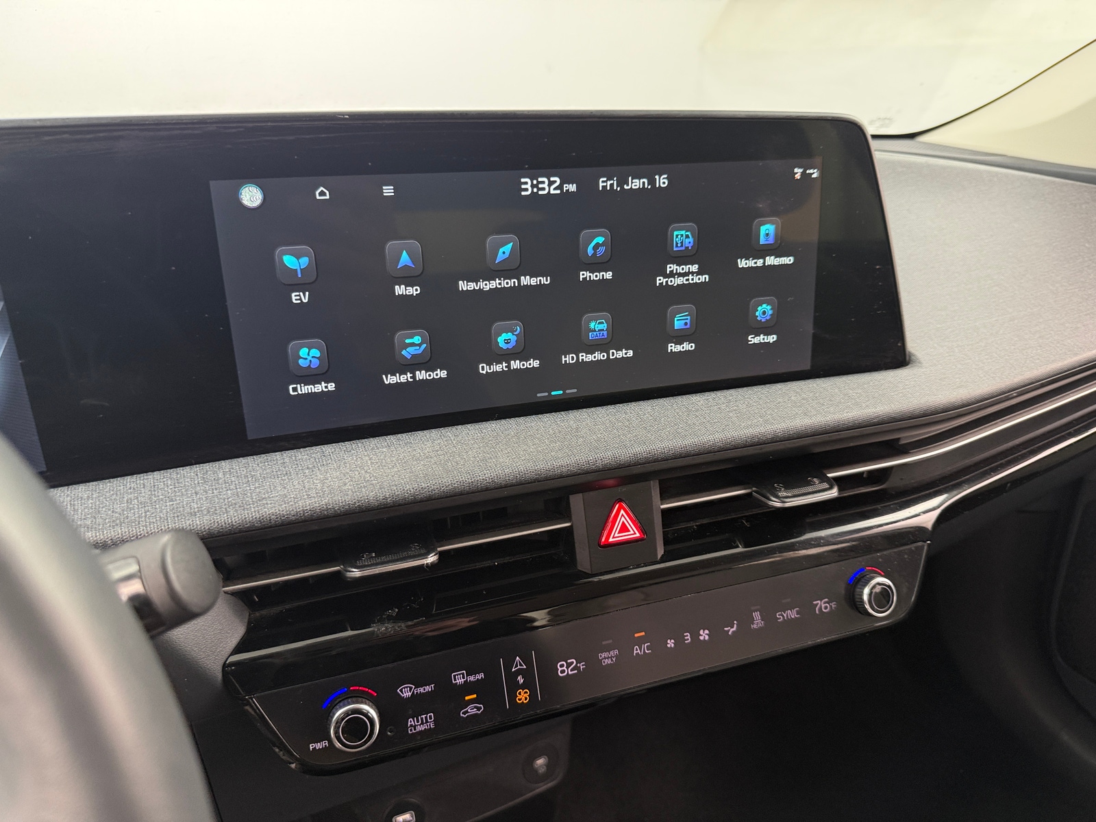 Thumbnail: 2022 Kia EV6 - 3