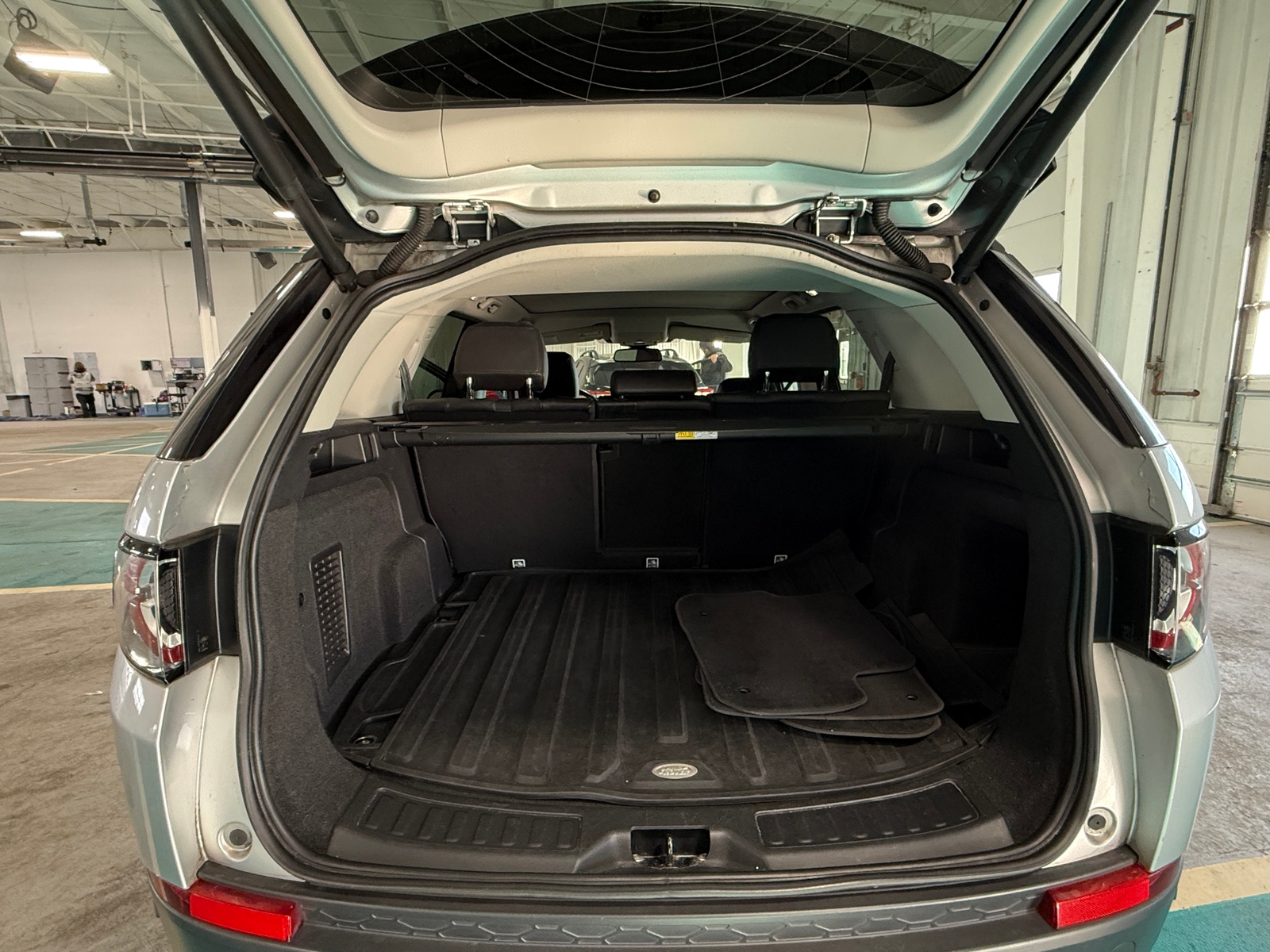 Thumbnail: 2018 Land Rover Discovery Sport - 6