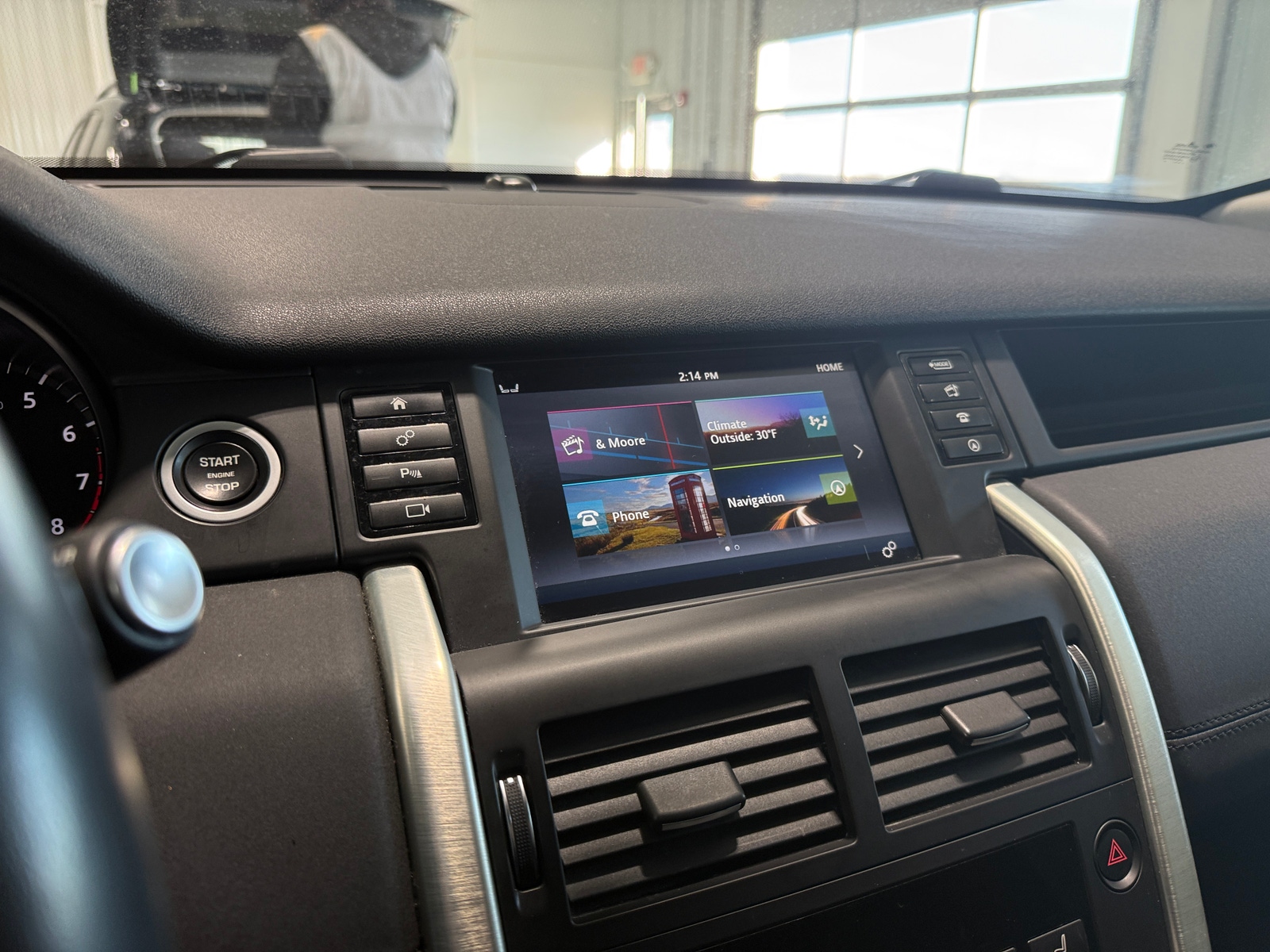 Thumbnail: 2018 Land Rover Discovery Sport - 3