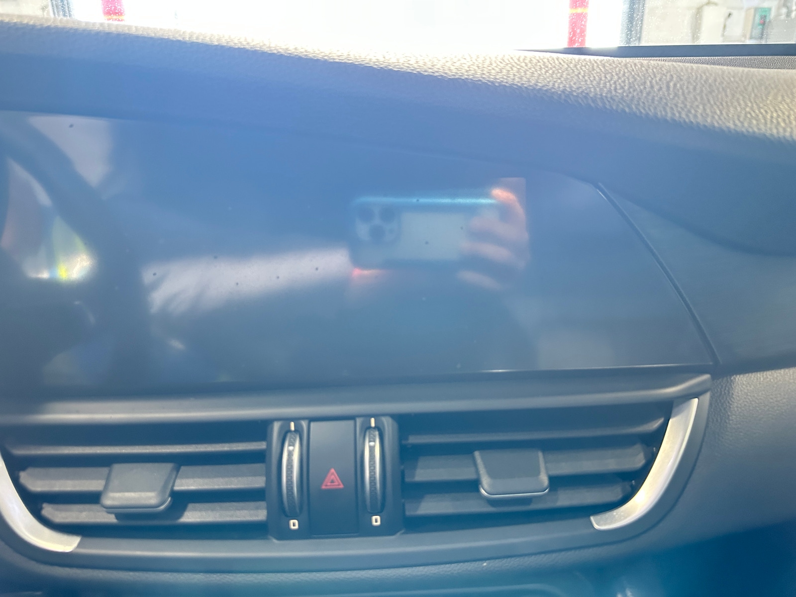 Thumbnail: 2017 Alfa Romeo Giulia - 3