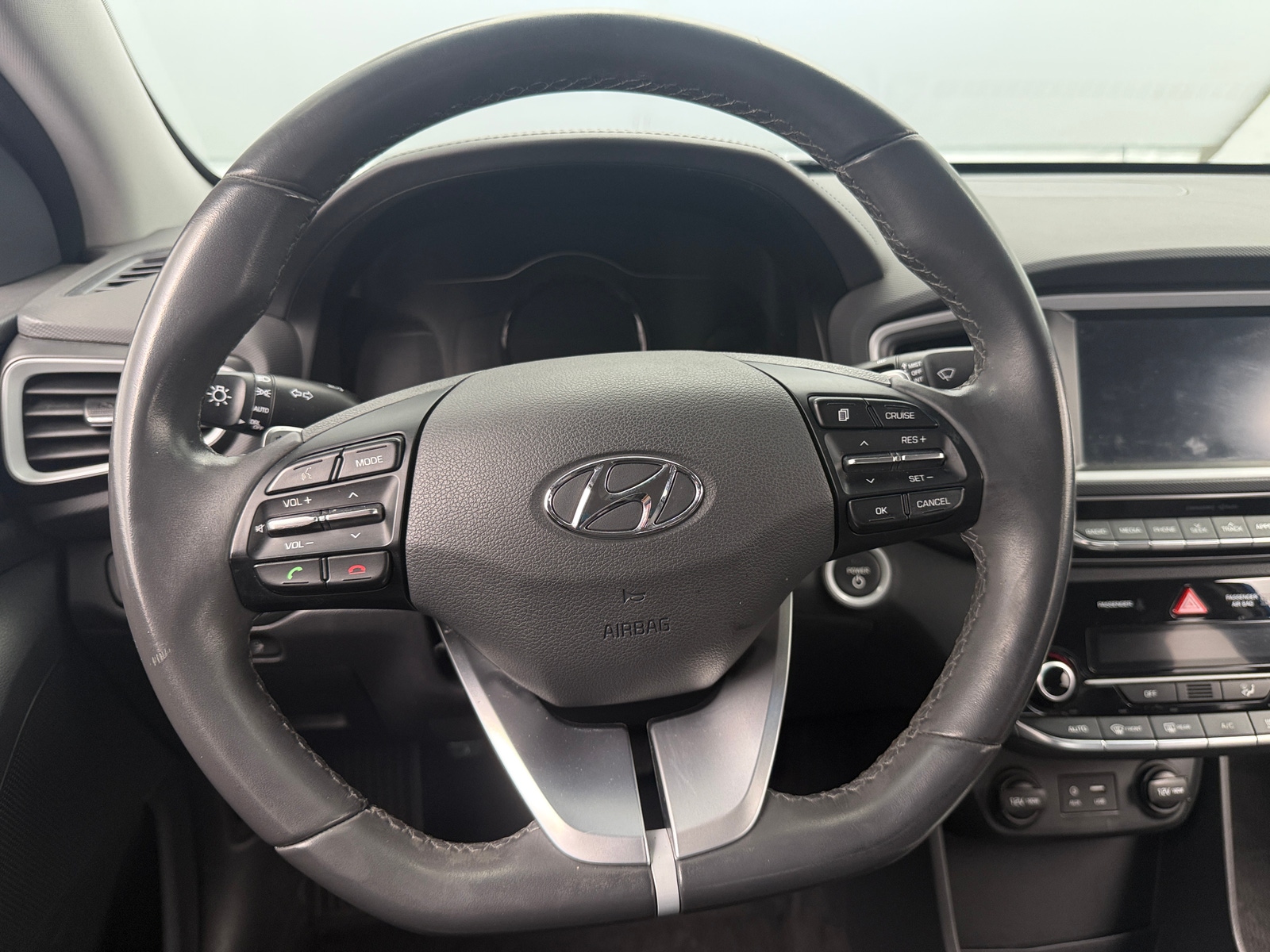 Thumbnail: 2017 Hyundai Ioniq - 4