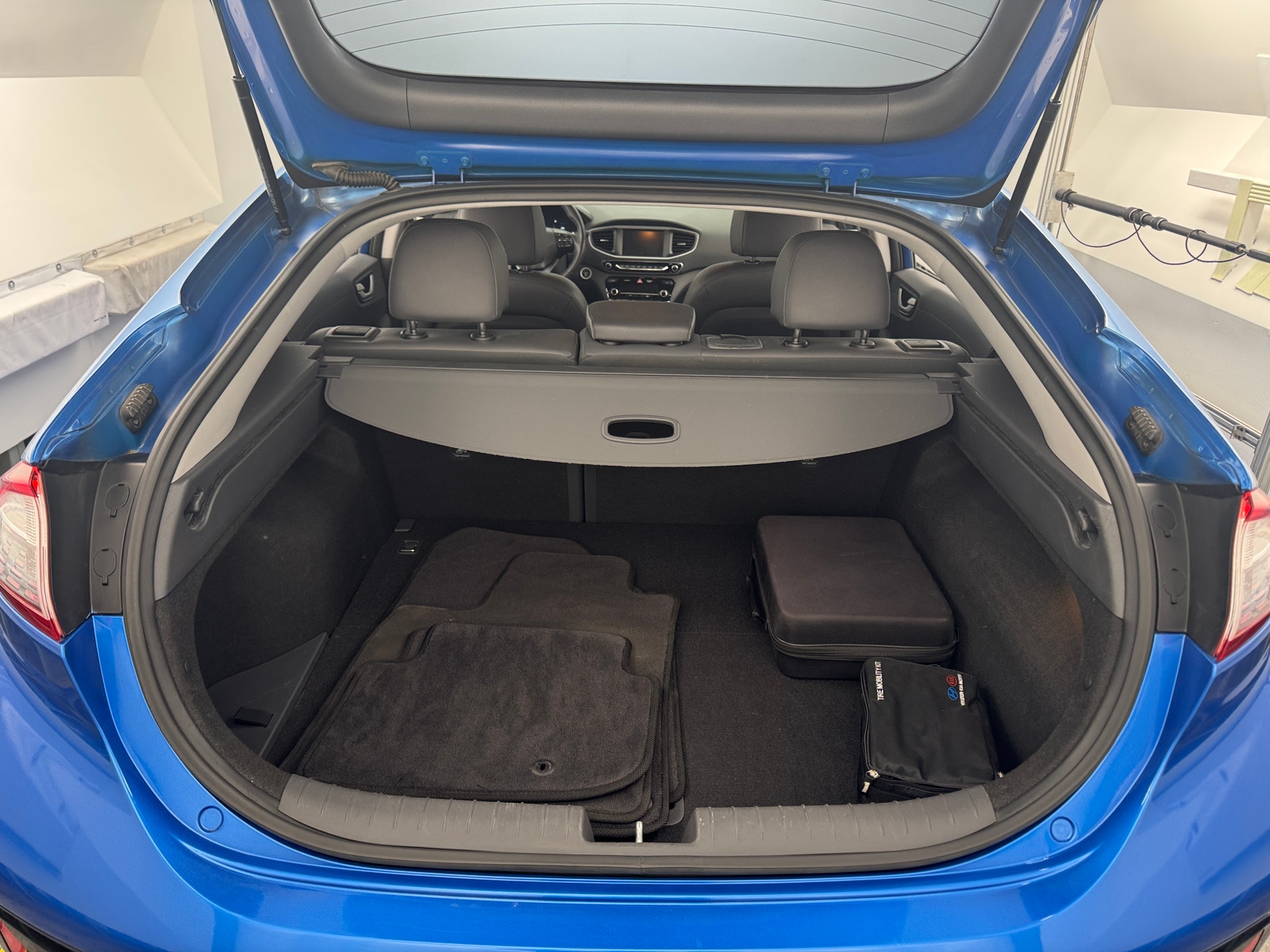 Thumbnail: 2017 Hyundai Ioniq - 6