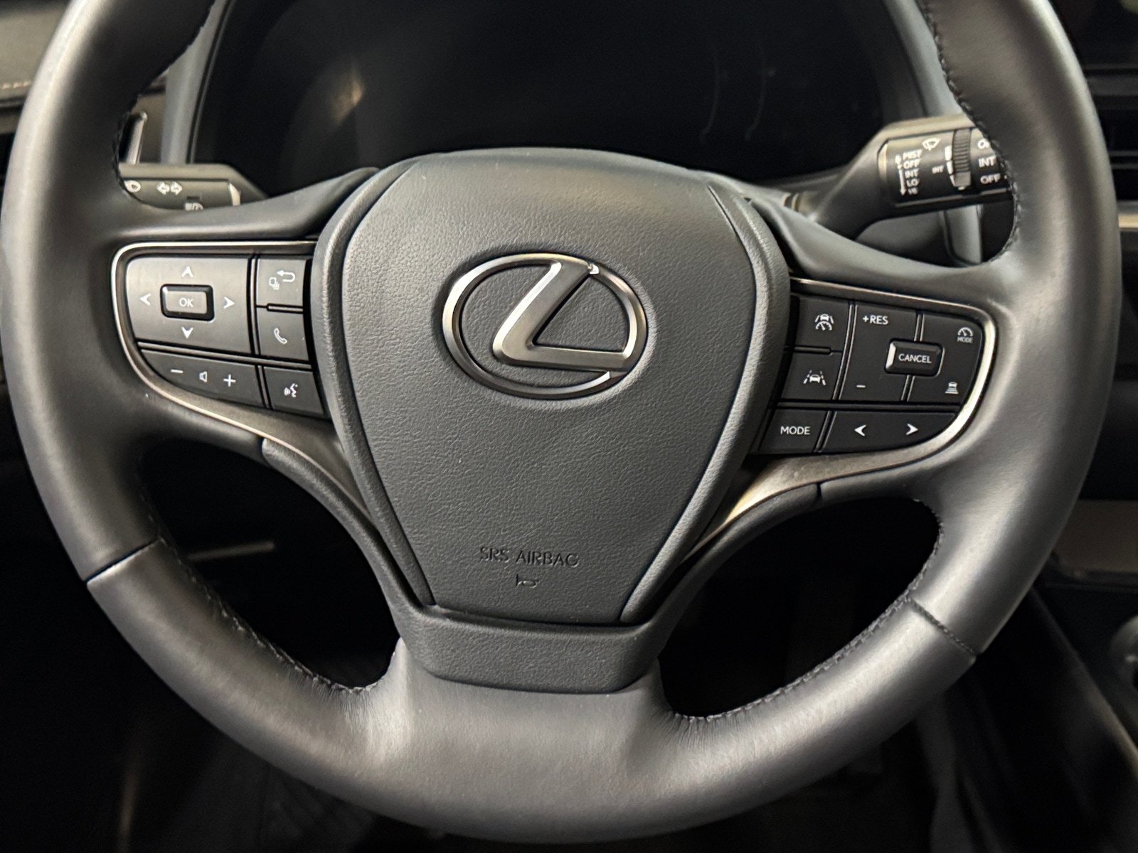 Thumbnail: 2025 Lexus UX - 4