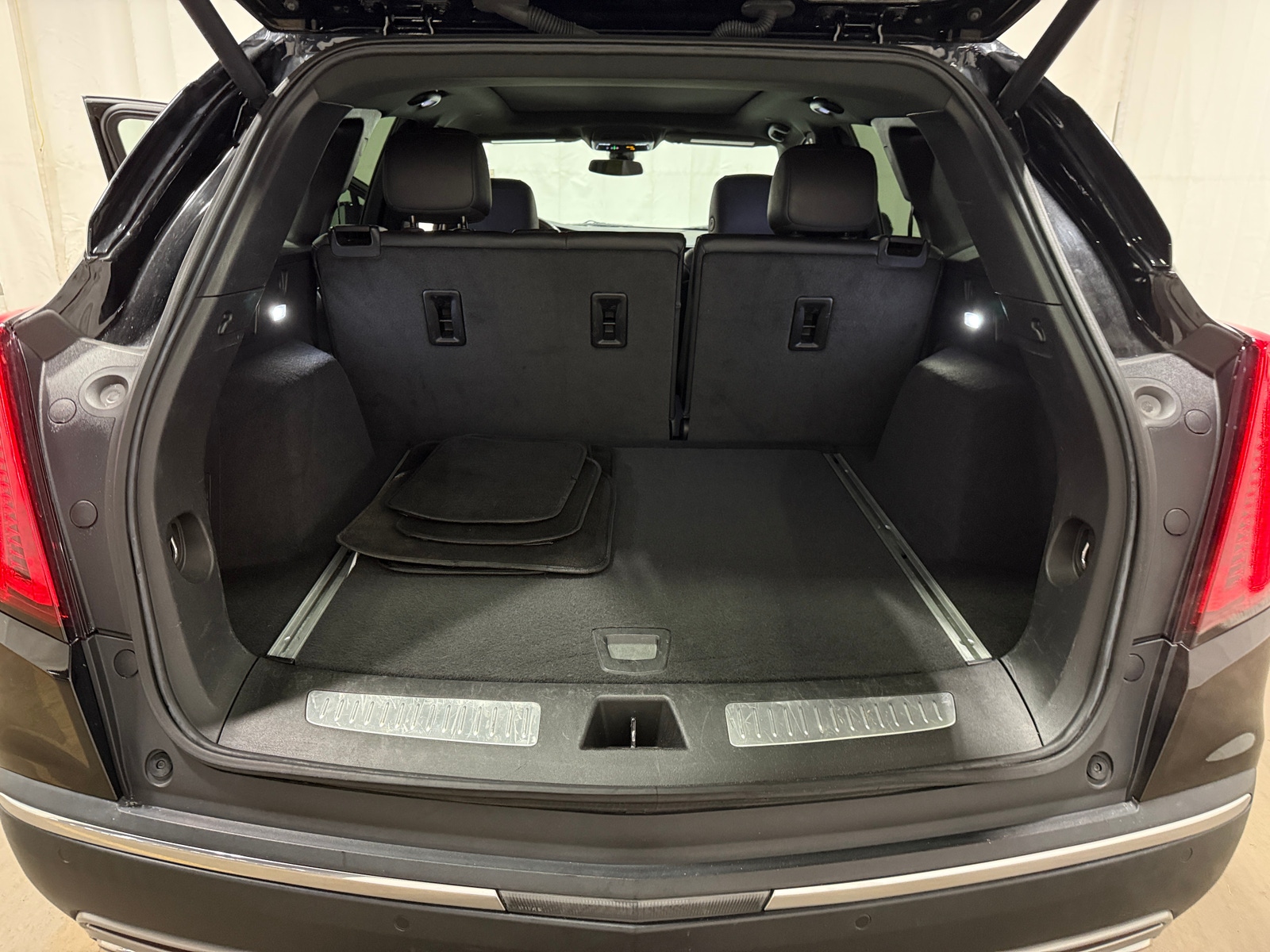 Thumbnail: 2023 Cadillac XT5 - 6