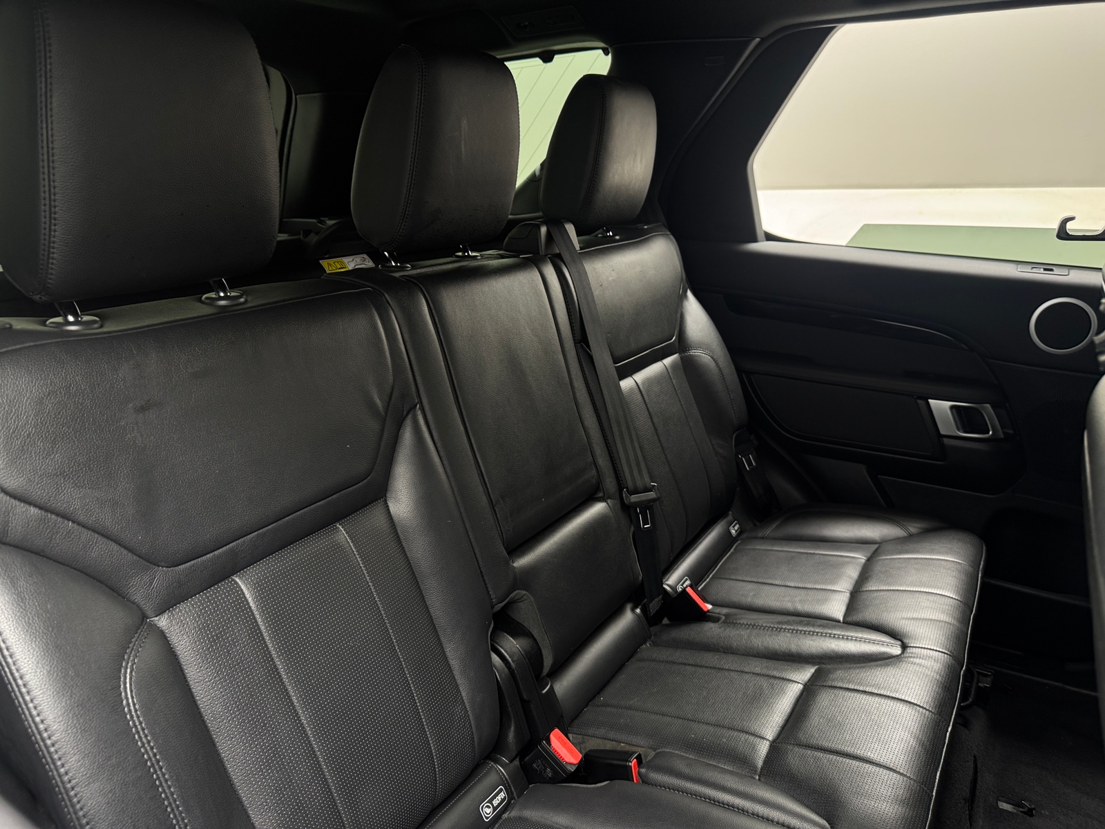 Thumbnail: 2019 Land Rover Discovery - 5