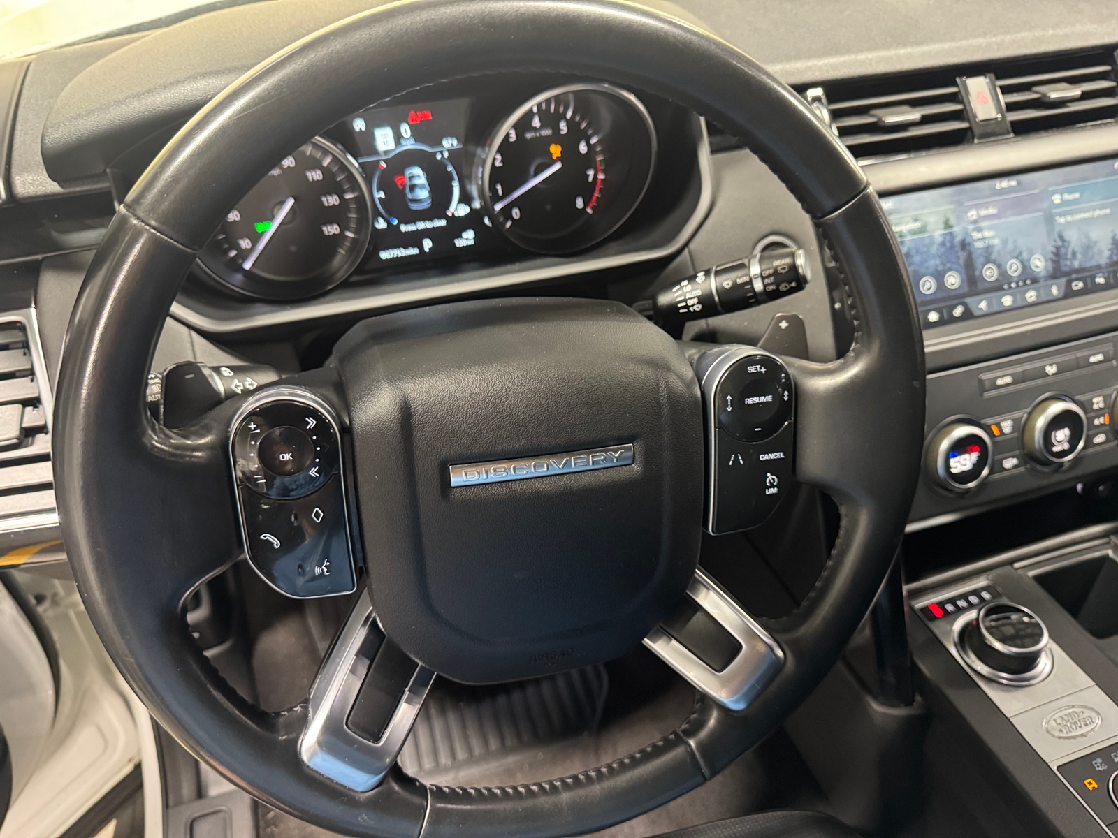 Thumbnail: 2019 Land Rover Discovery - 4