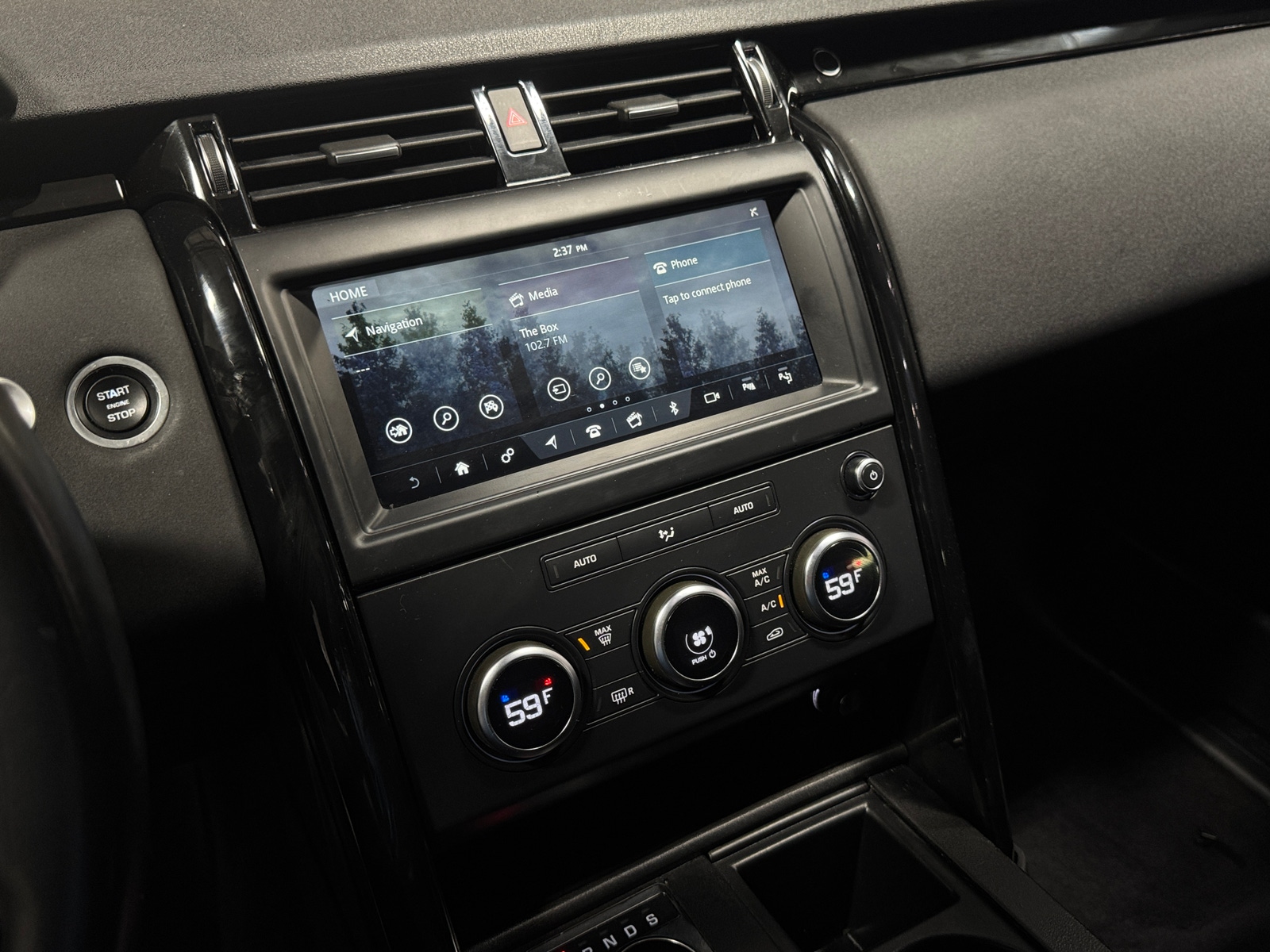 Thumbnail: 2019 Land Rover Discovery - 3