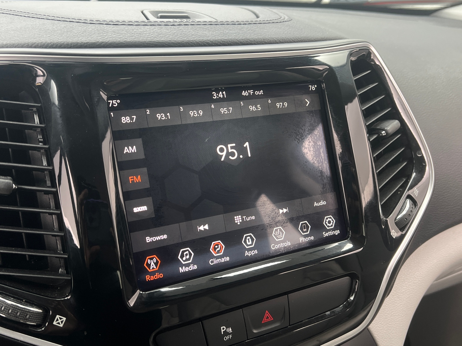 Thumbnail: 2019 Jeep Cherokee - 3