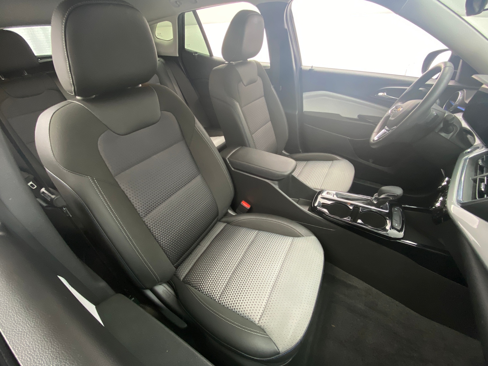 Thumbnail: 2025 Chevrolet Trax - 2