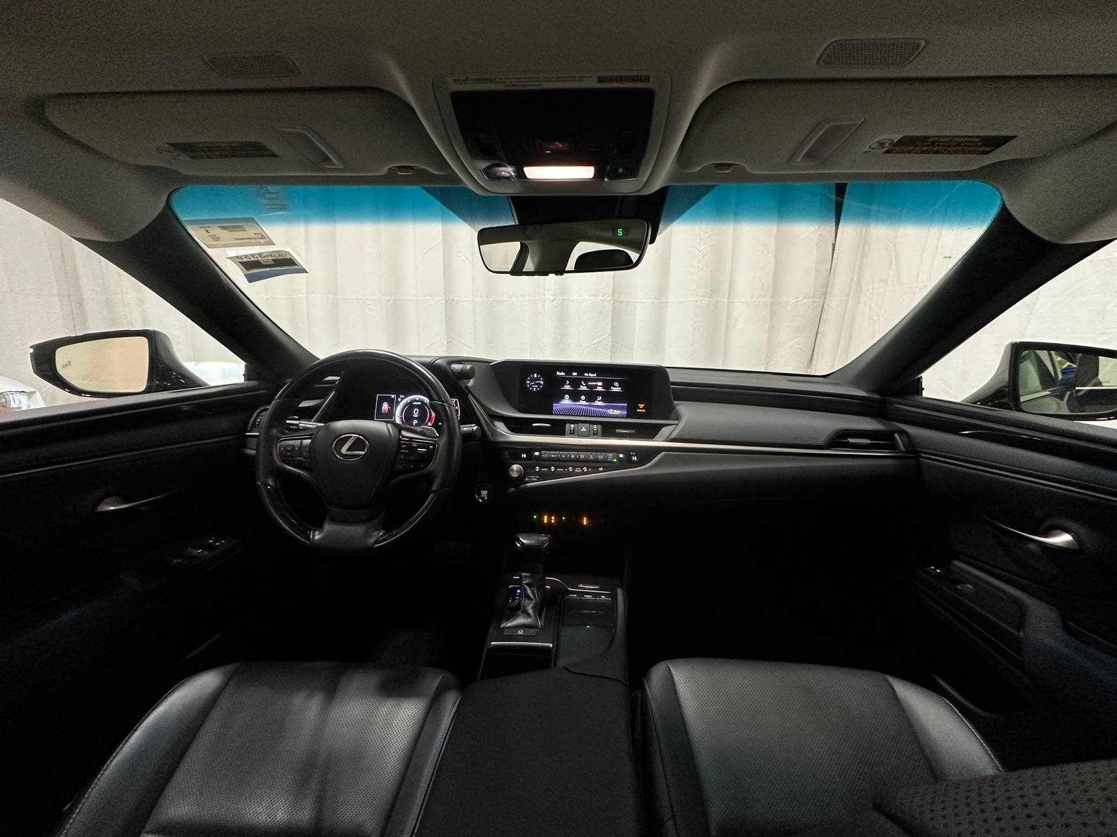 Thumbnail: 2021 Lexus ES - 2