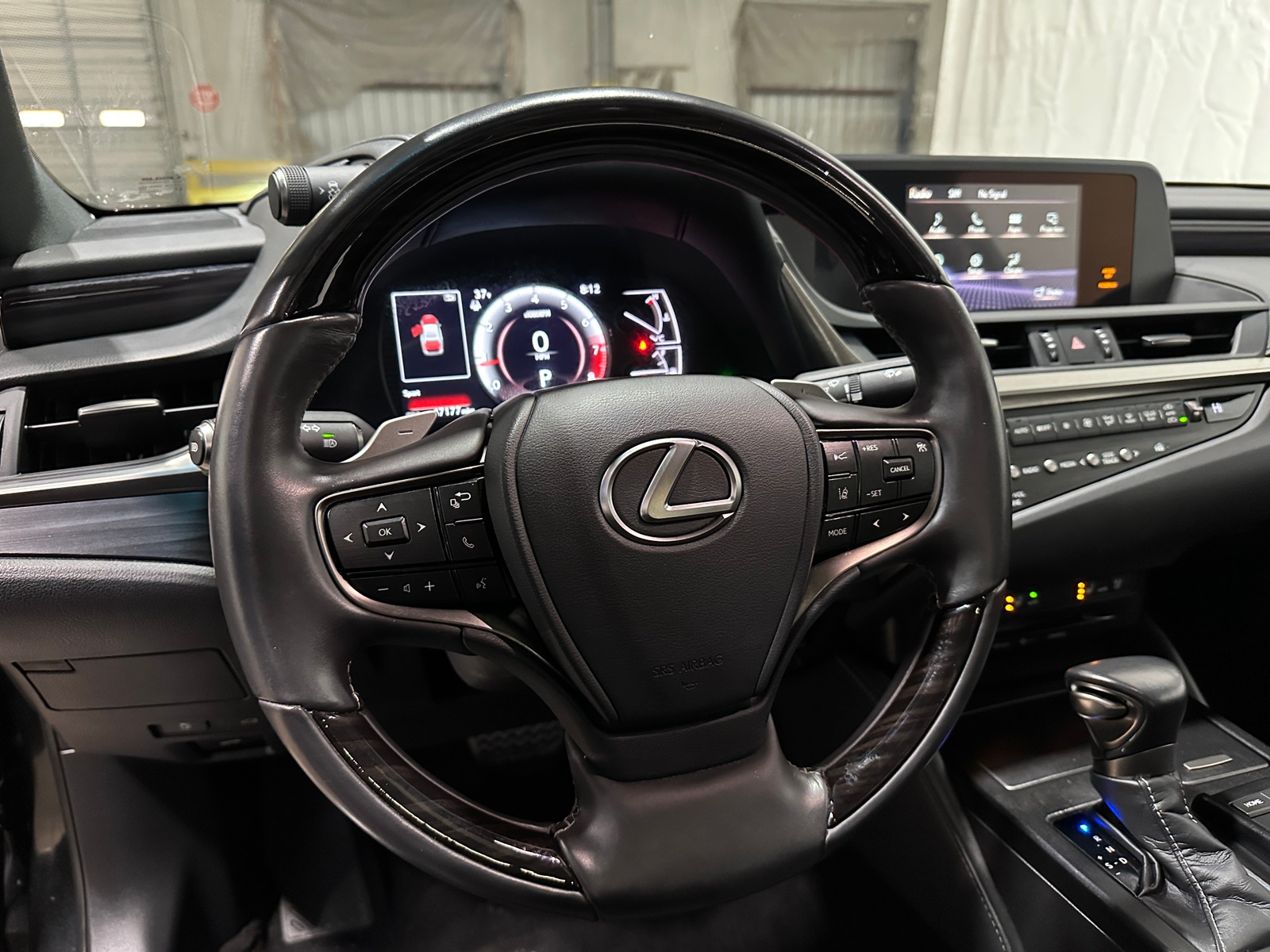 Thumbnail: 2021 Lexus ES - 4