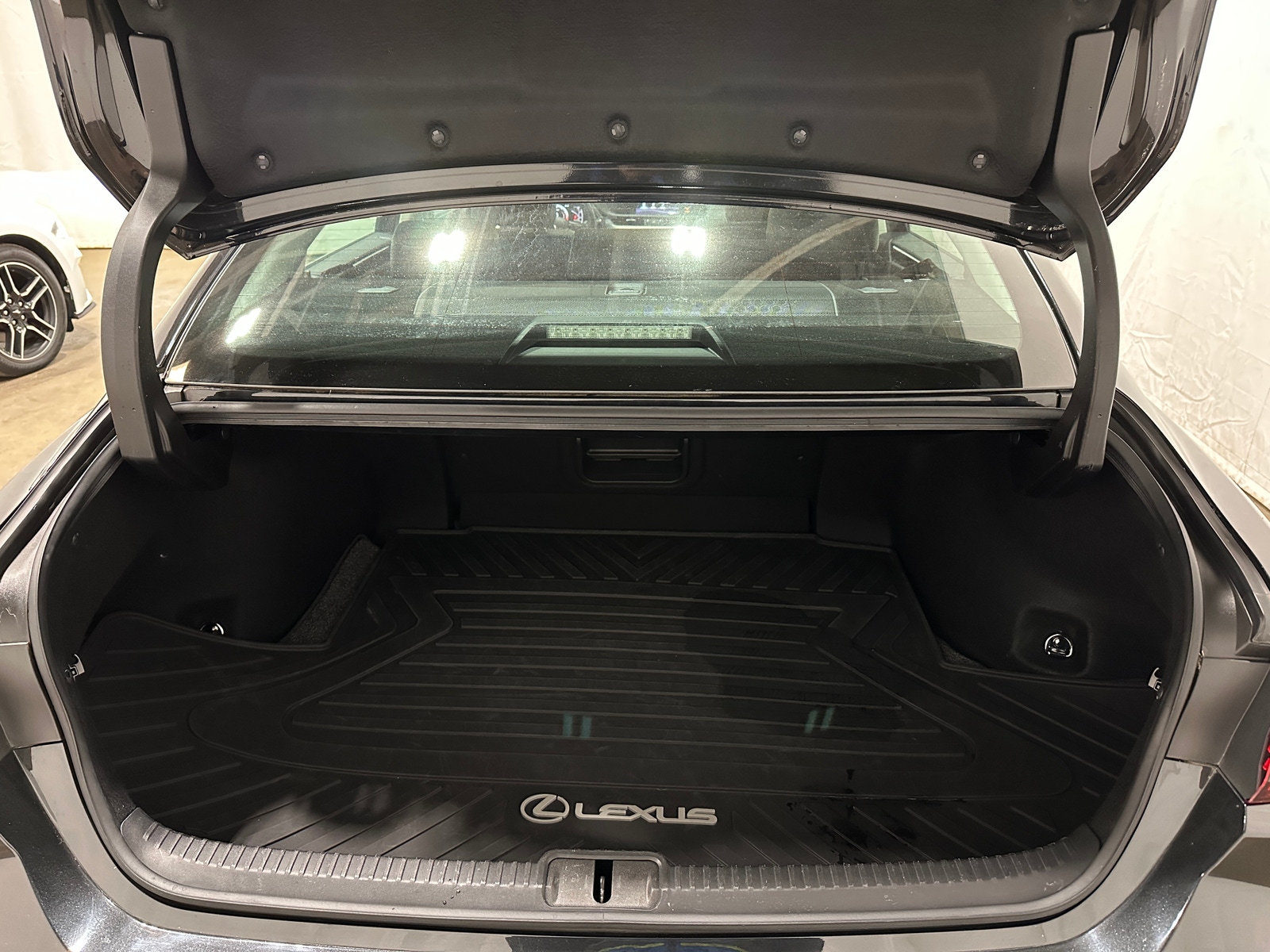 Thumbnail: 2021 Lexus ES - 6