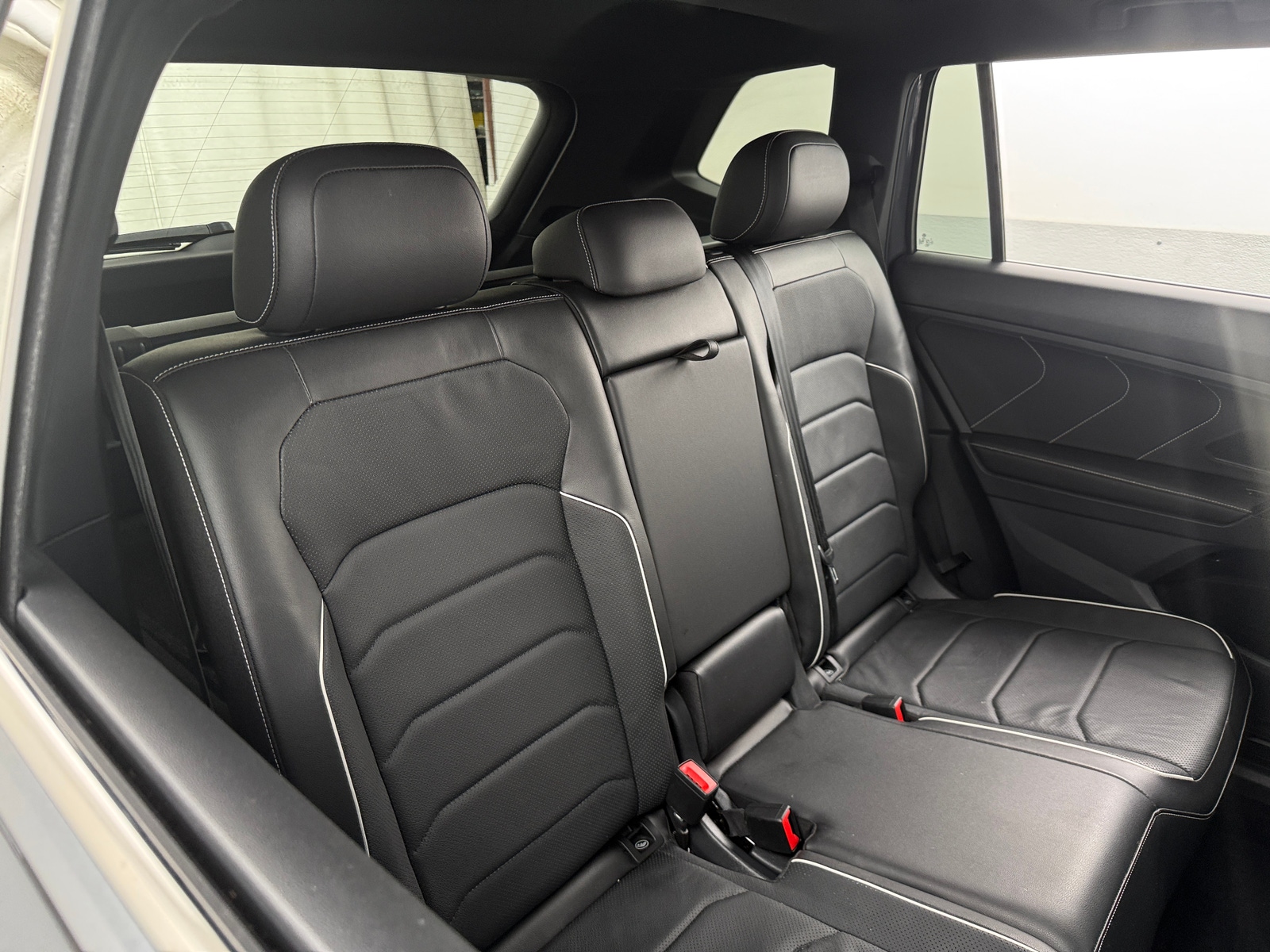 Thumbnail: 2022 Volkswagen Tiguan - 5