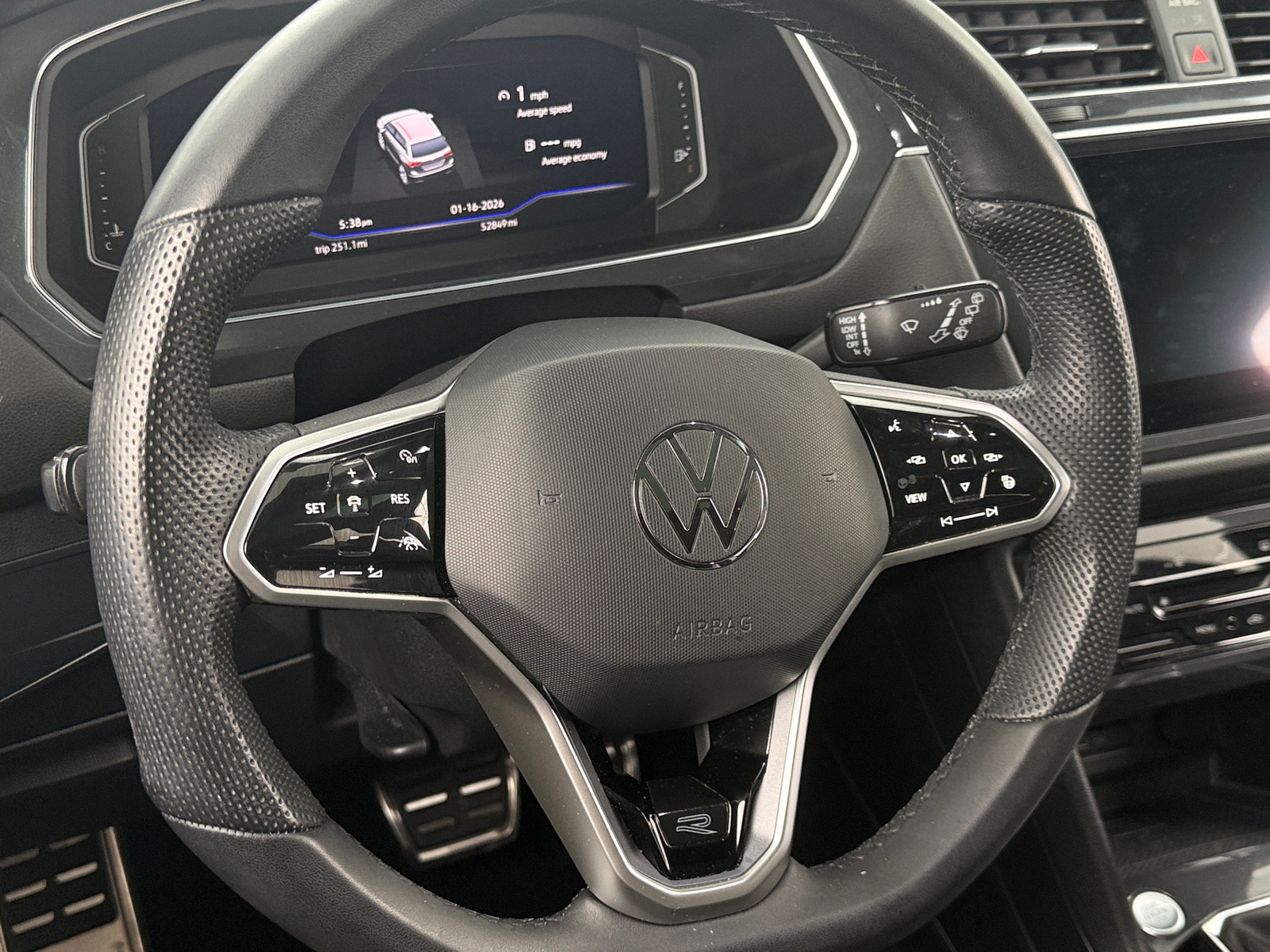 Thumbnail: 2022 Volkswagen Tiguan - 4