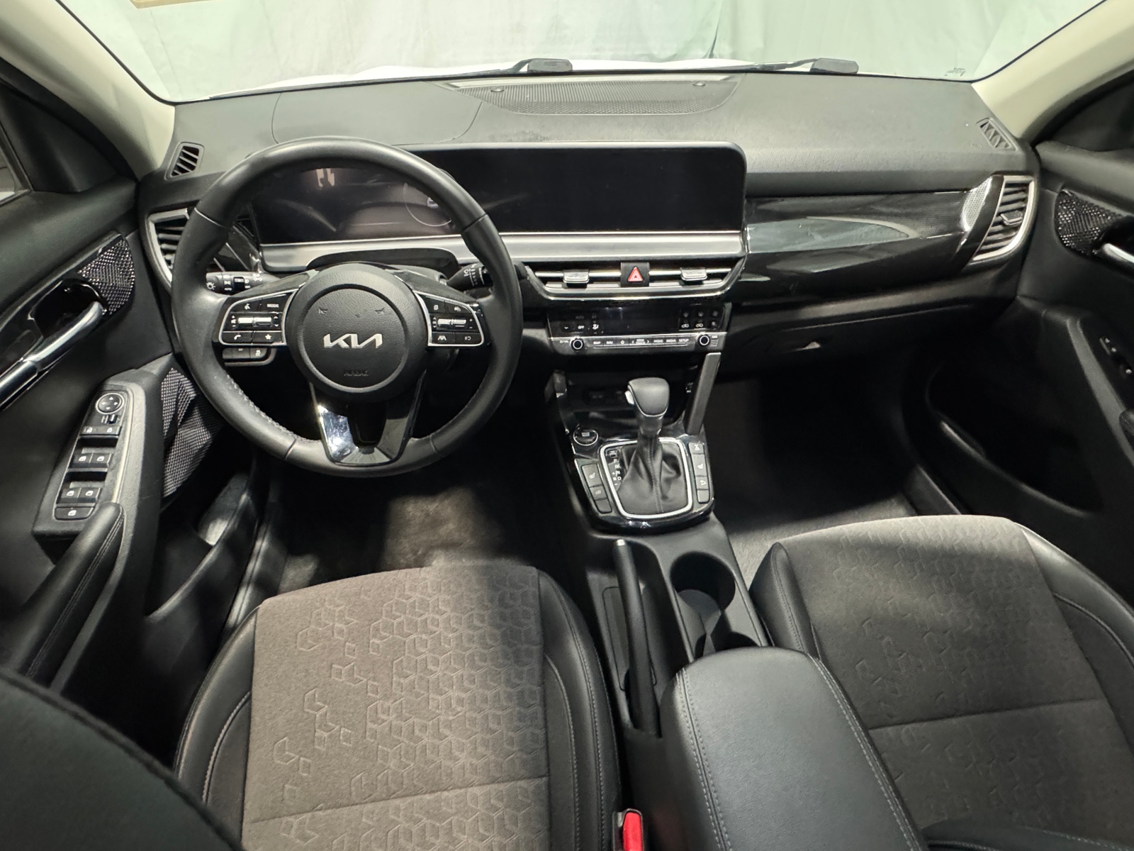 Thumbnail: 2024 Kia Seltos - 3