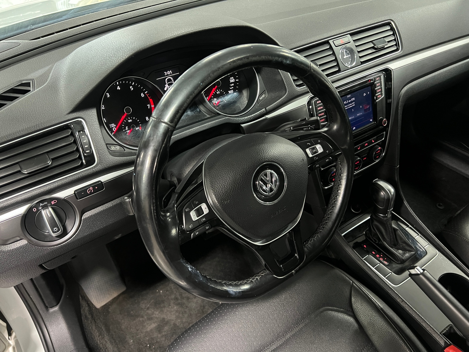 Thumbnail: 2017 Volkswagen Passat - 4