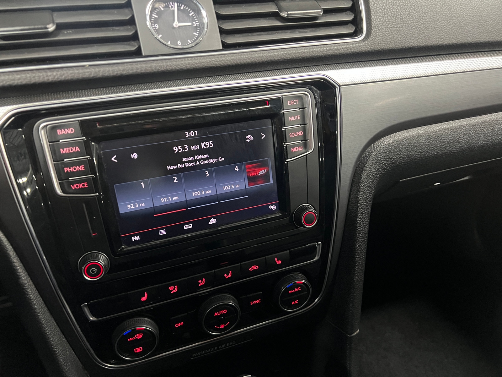 Thumbnail: 2017 Volkswagen Passat - 3