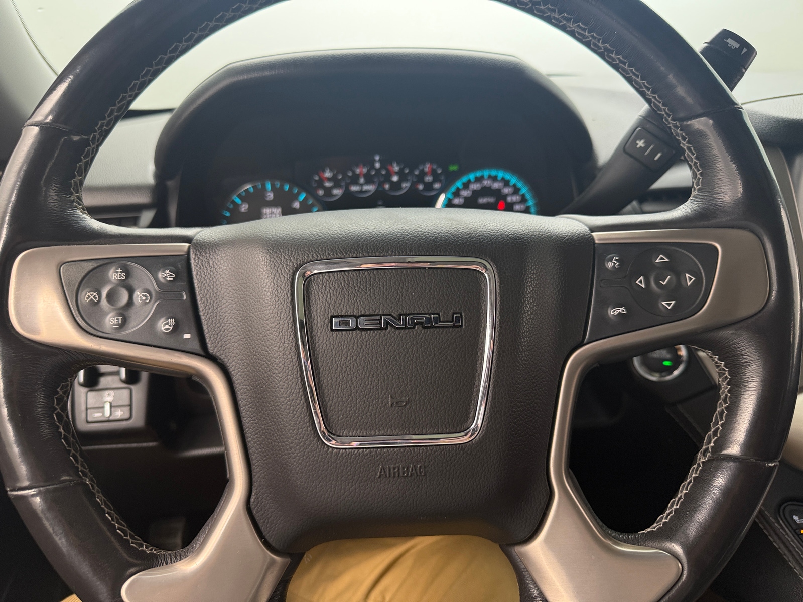 Thumbnail: 2018 GMC Yukon XL - 4