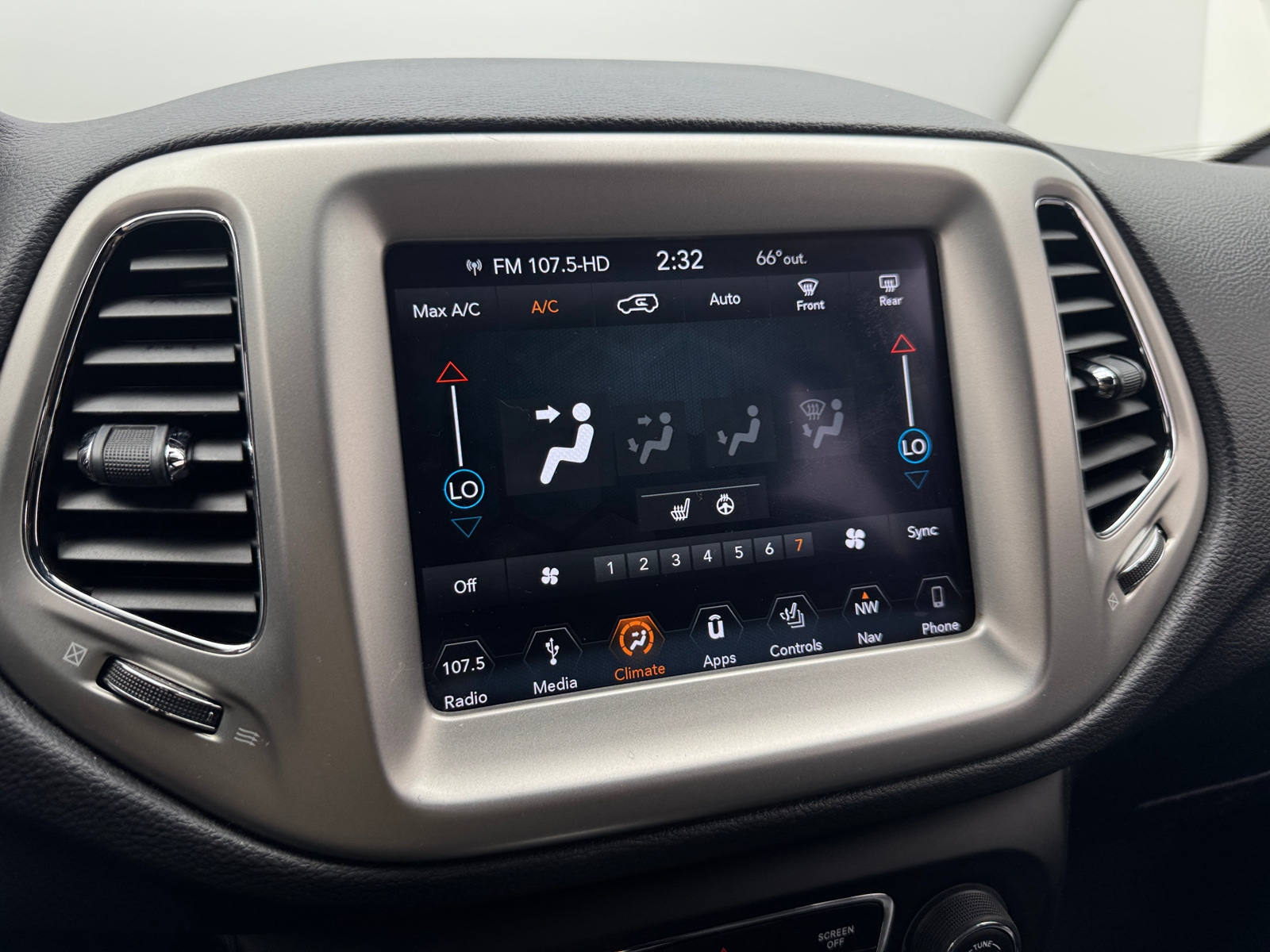 Thumbnail: 2020 Jeep Compass - 4