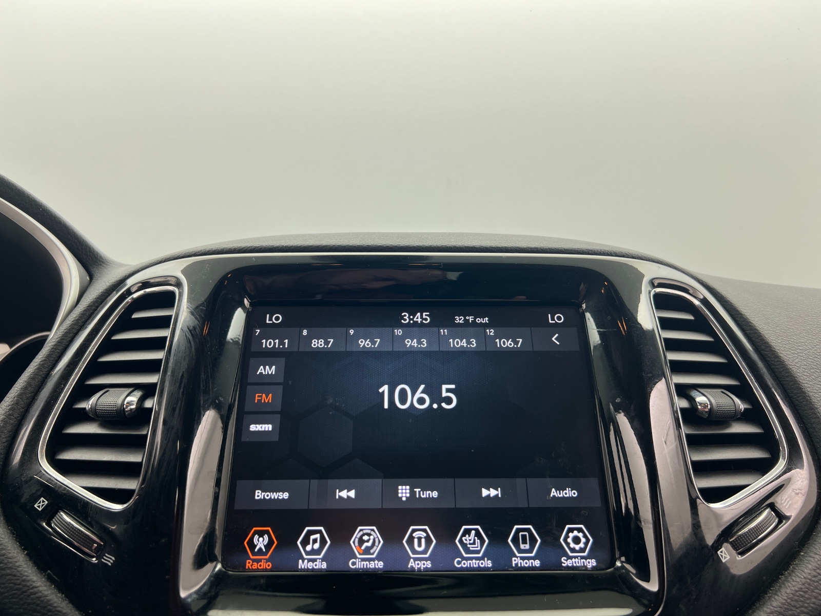 Thumbnail: 2020 Jeep Compass - 3