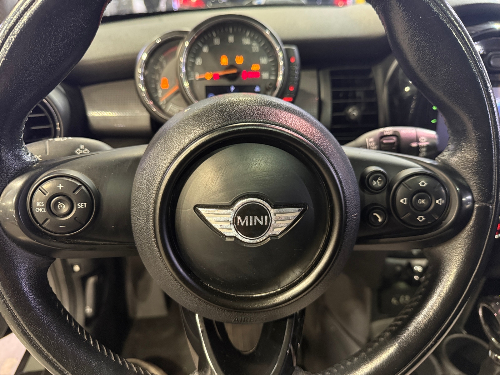 Thumbnail: 2016 MINI Cooper Hardtop - 4