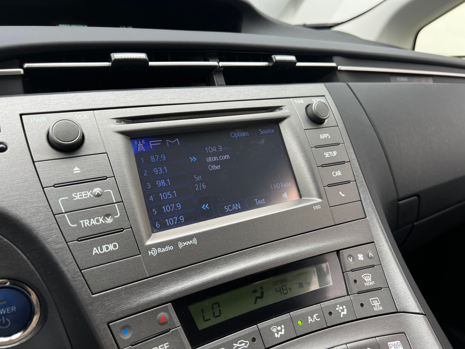 Thumbnail: 2015 Toyota Prius - 4