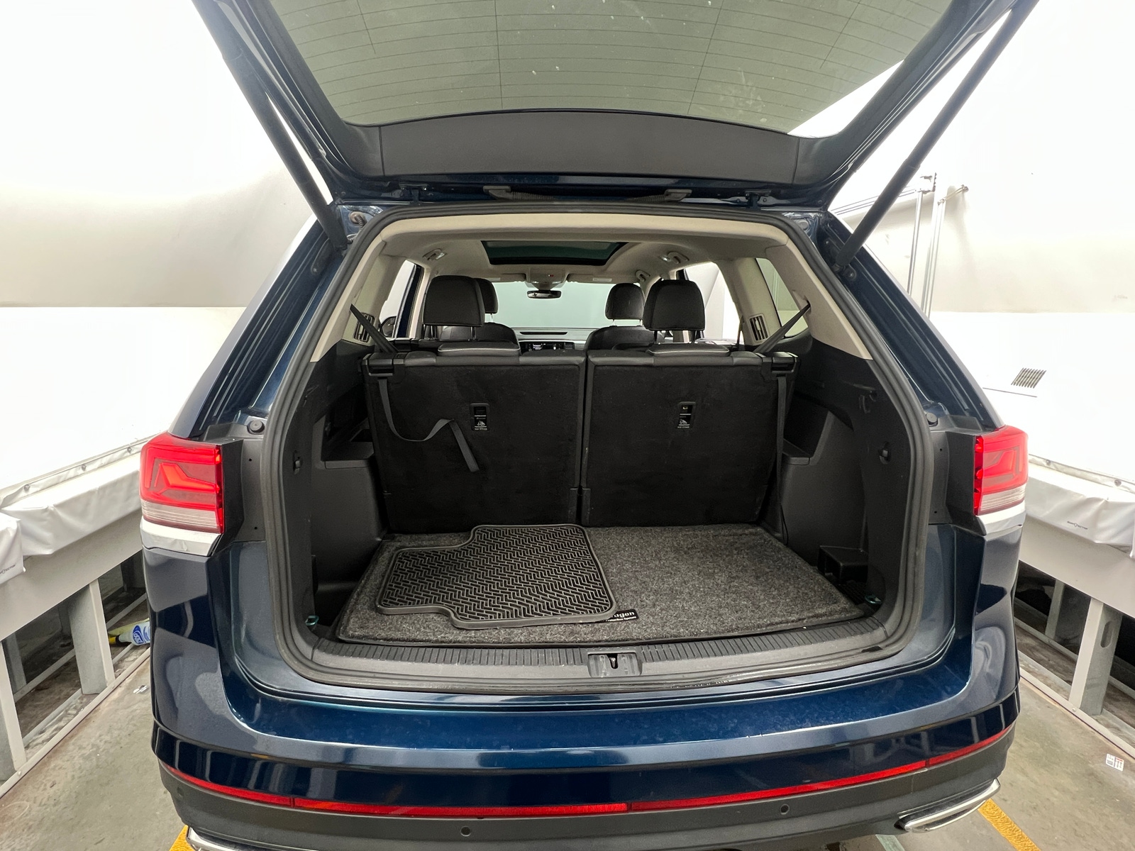 Thumbnail: 2021 Volkswagen Atlas - 6