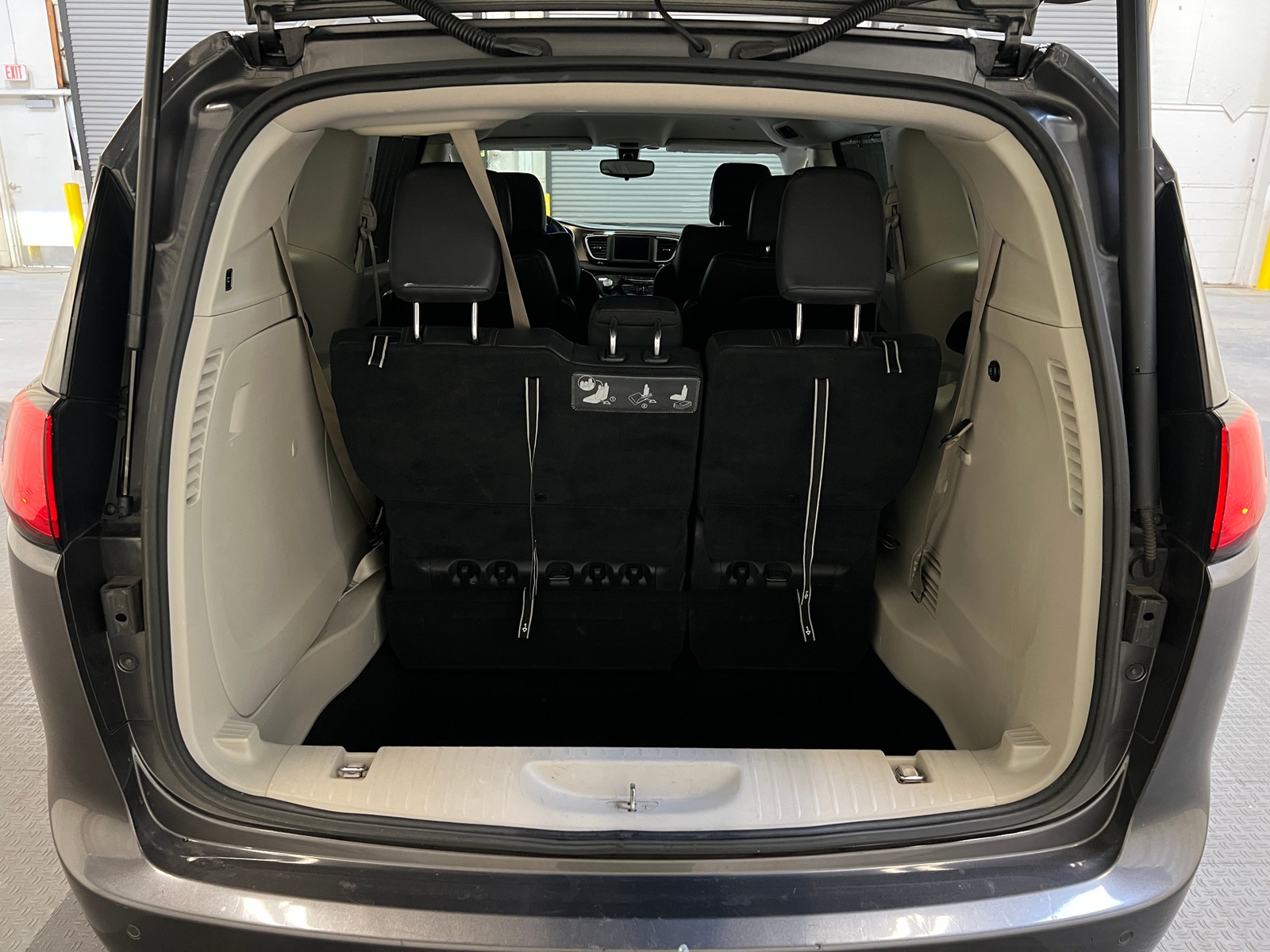 Thumbnail: 2018 Chrysler Pacifica - 6