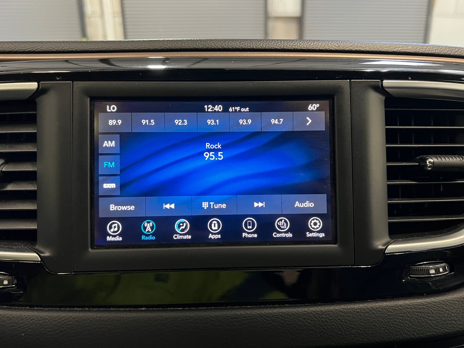 Thumbnail: 2018 Chrysler Pacifica - 3