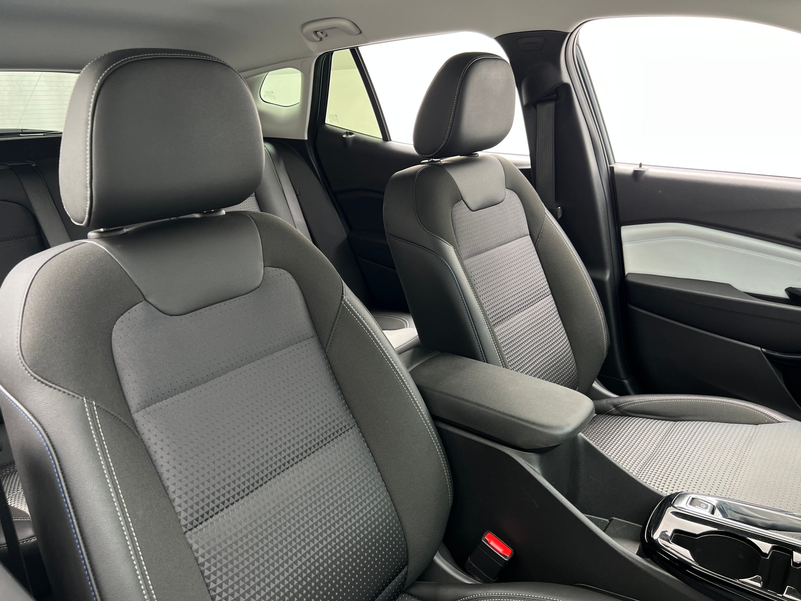 Thumbnail: 2025 Chevrolet Trax - 2