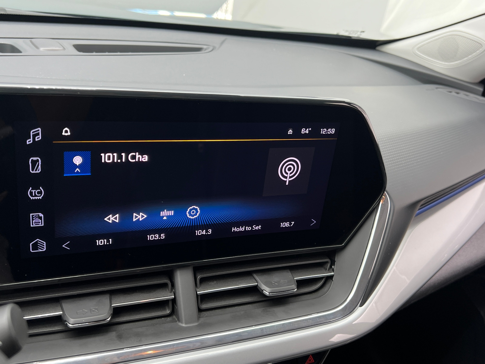 Thumbnail: 2025 Chevrolet Trax - 4