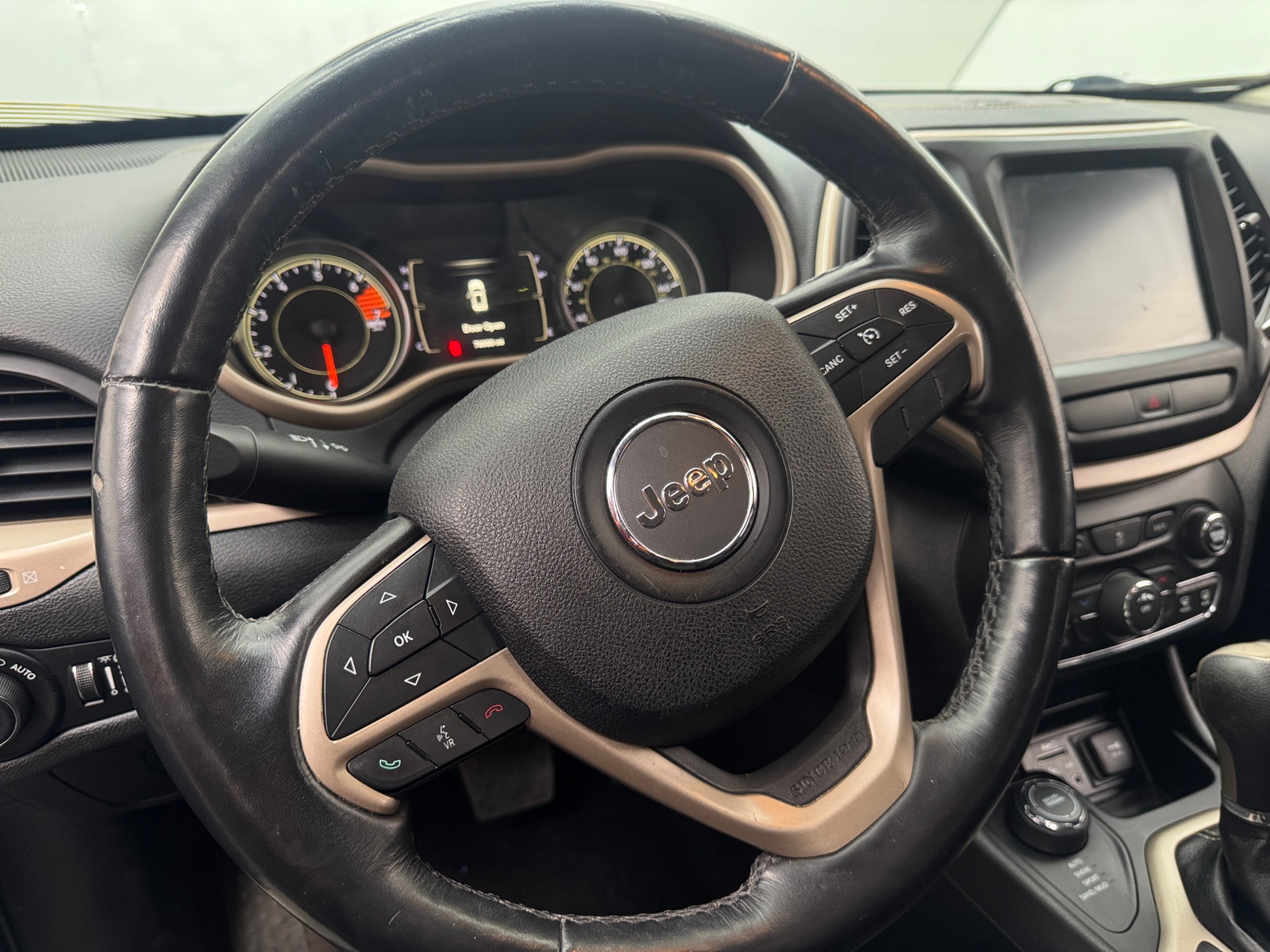 Thumbnail: 2016 Jeep Cherokee - 5