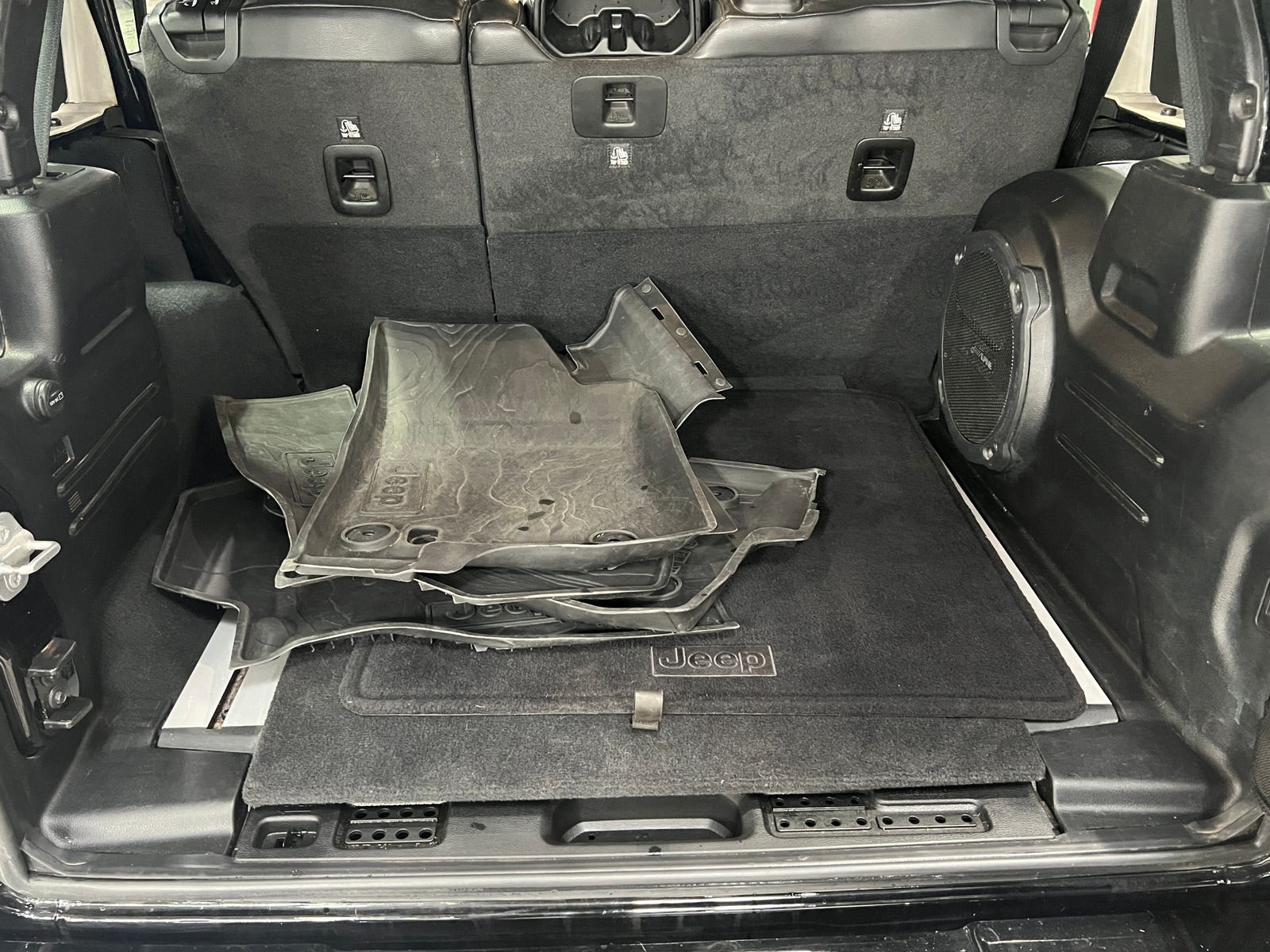 Thumbnail: 2022 Jeep Wrangler - 6