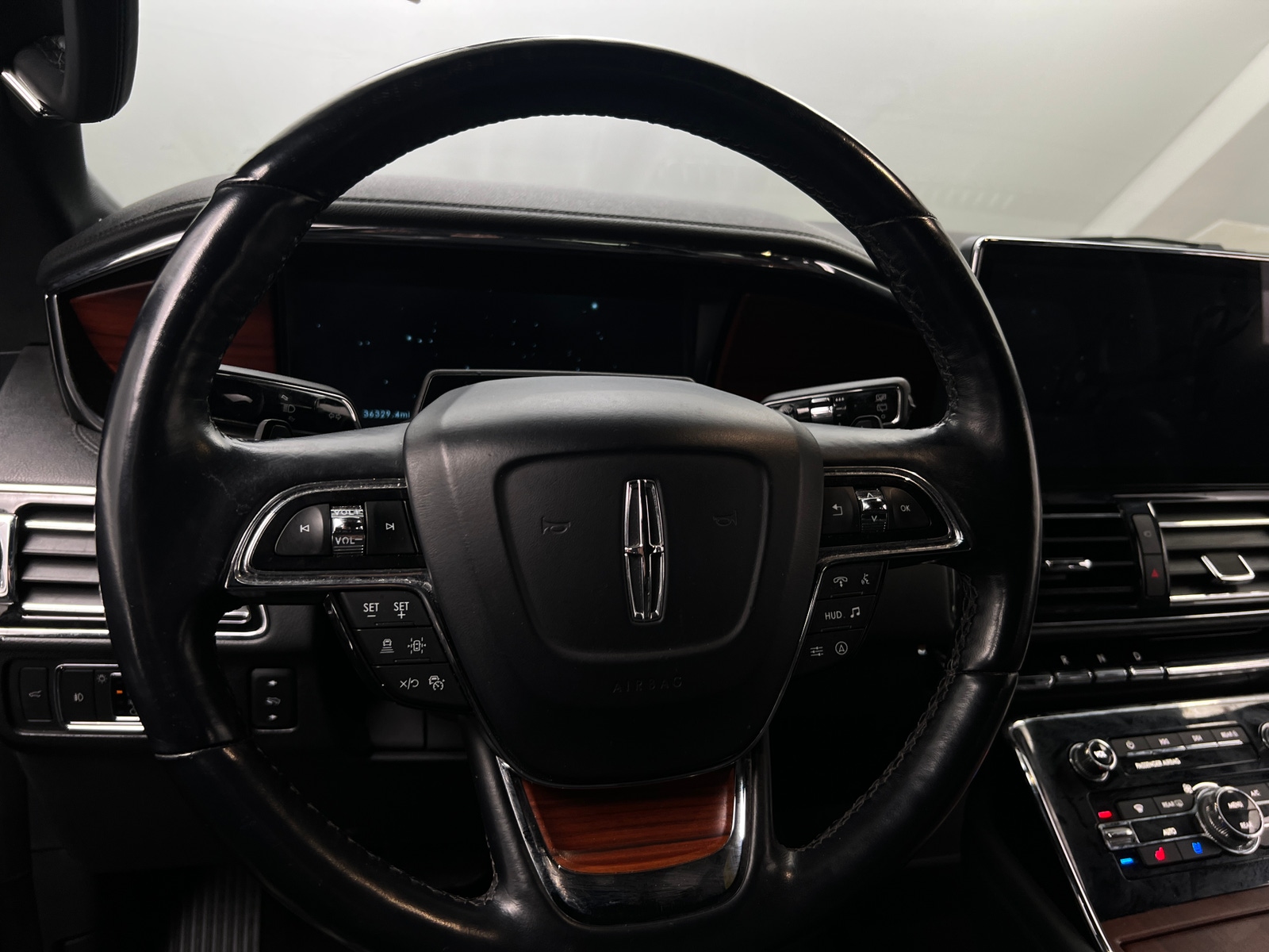 Thumbnail: 2022 Lincoln Navigator - 4