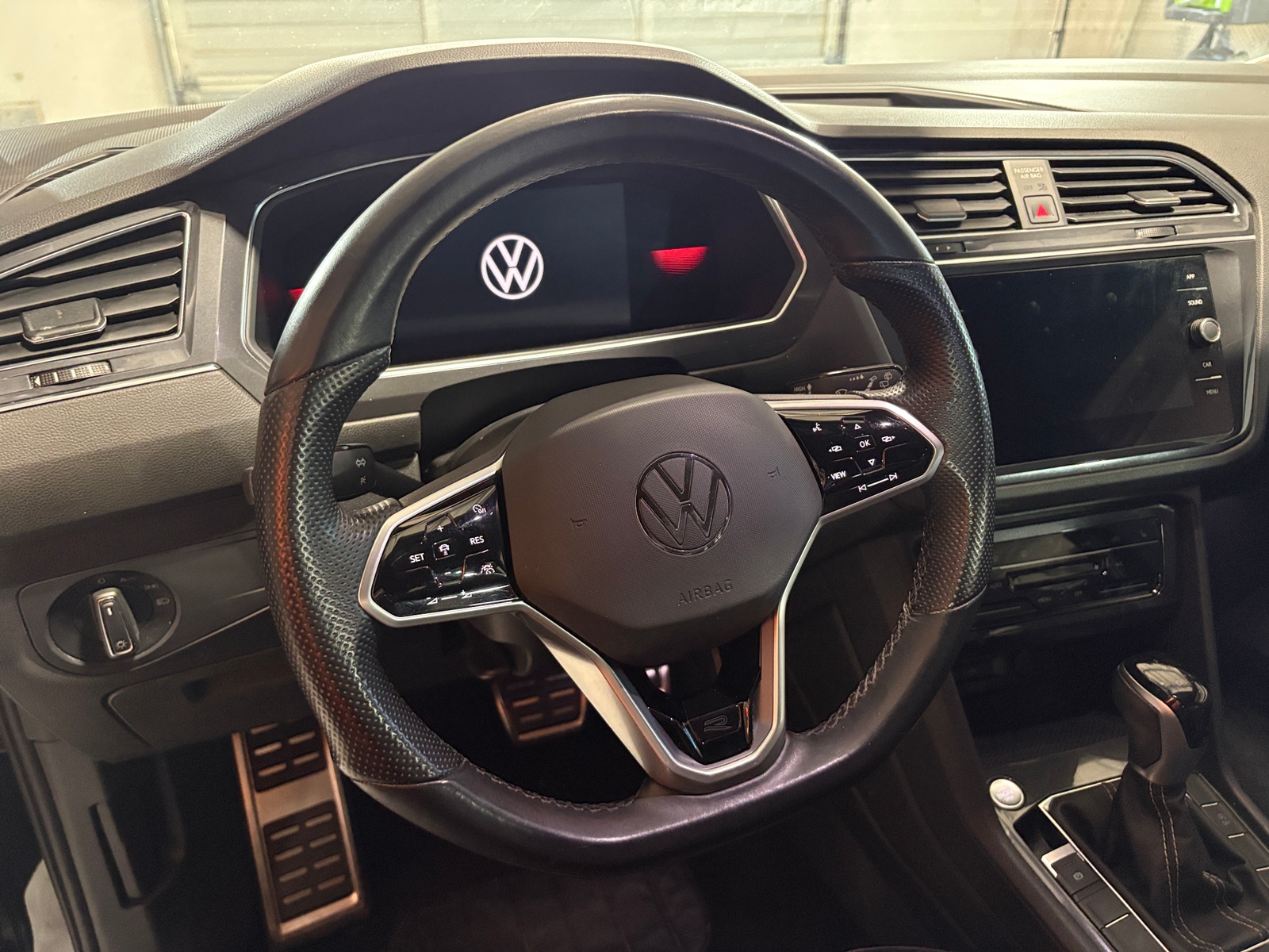 Thumbnail: 2022 Volkswagen Tiguan - 4