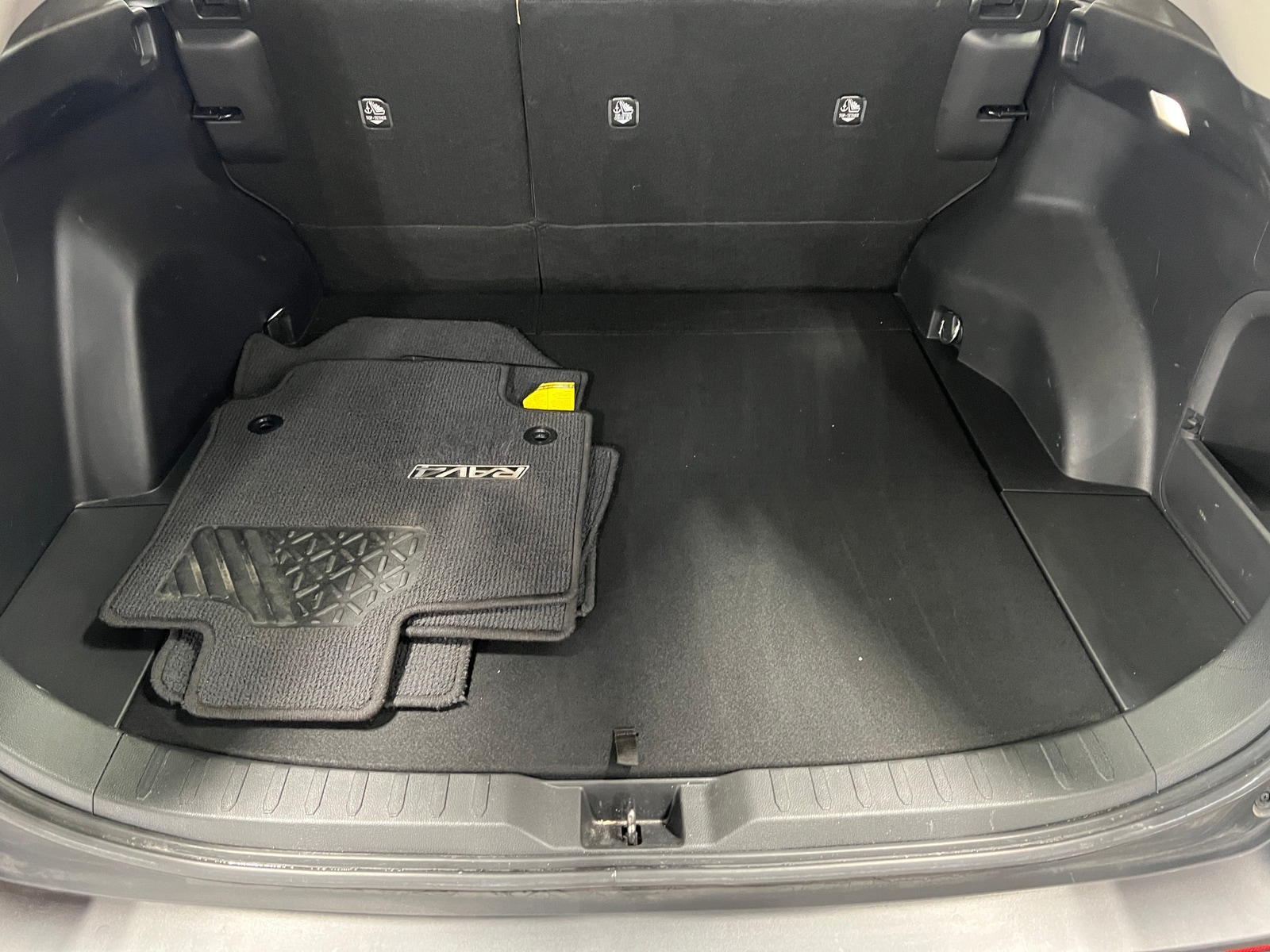 Thumbnail: 2022 Toyota RAV4 - 7