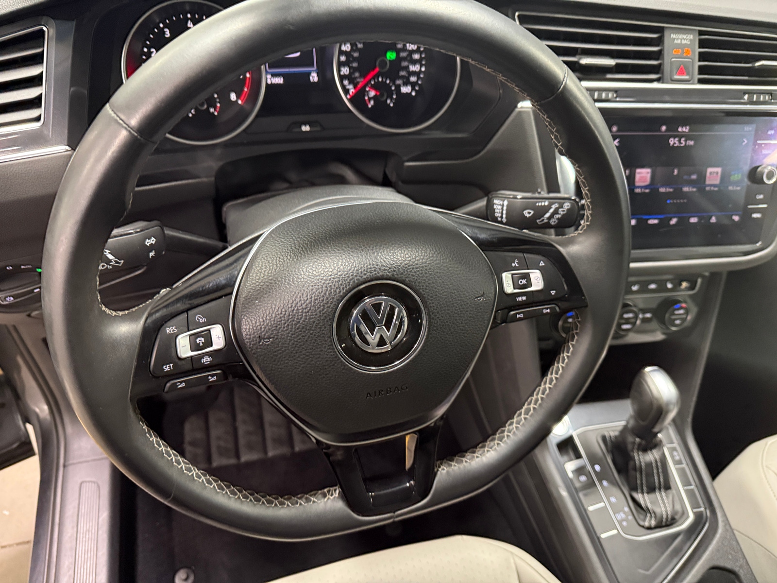 Thumbnail: 2021 Volkswagen Tiguan - 4